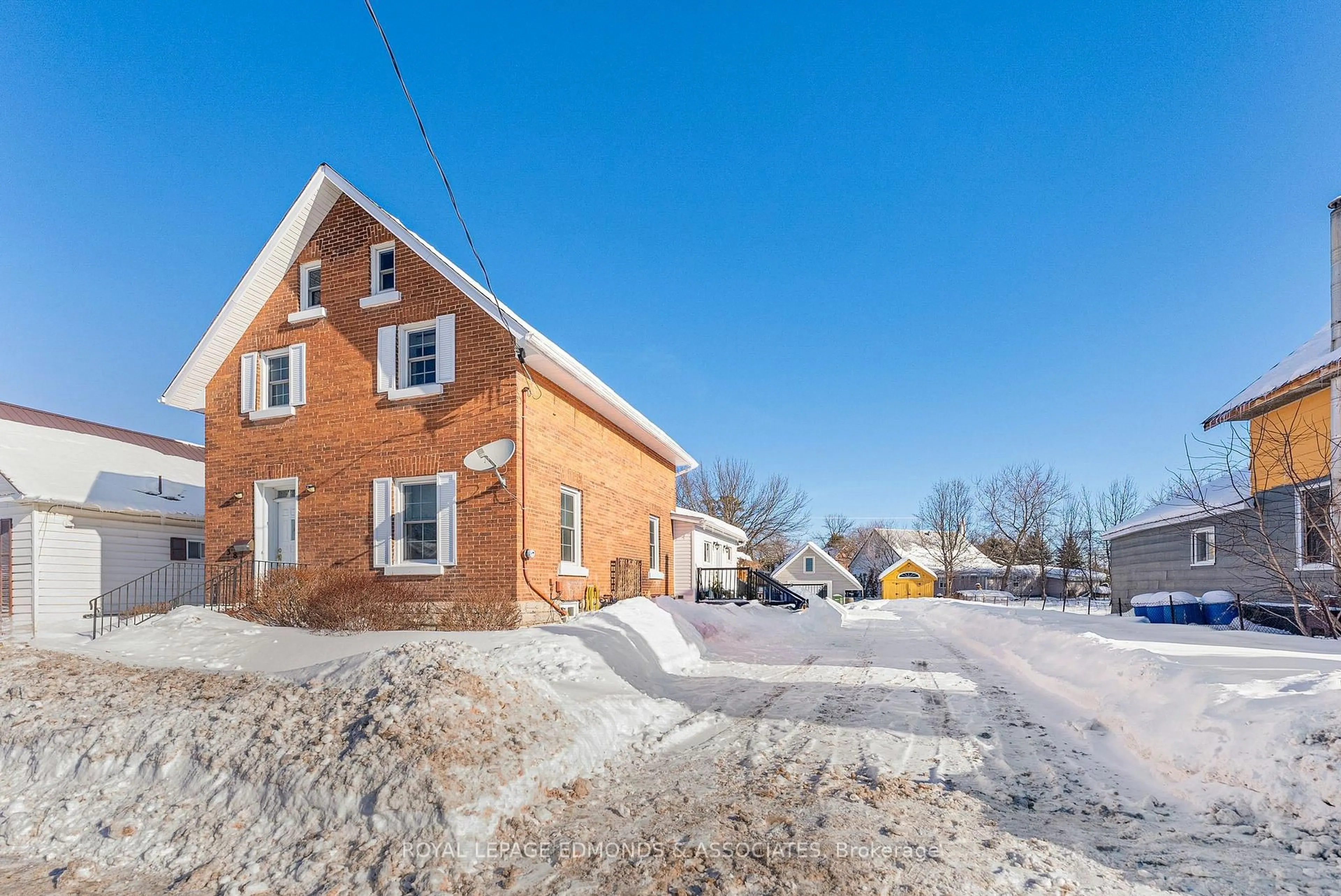 Home with brick exterior material, street for 381 Everett St, Pembroke Ontario K8A 3W9