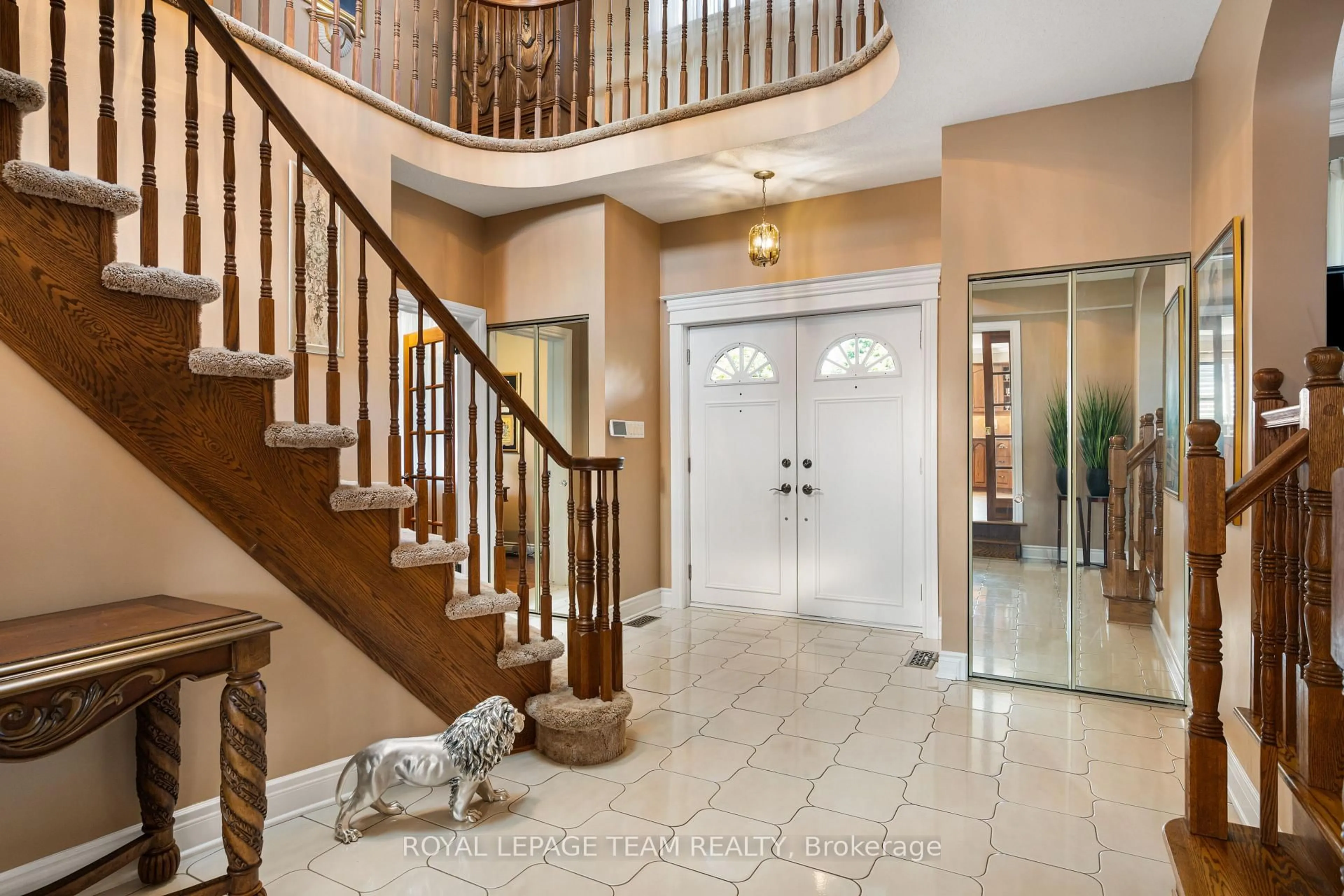 Indoor entryway for 6501 Wellwood St, Greely Ontario K4P 1G2