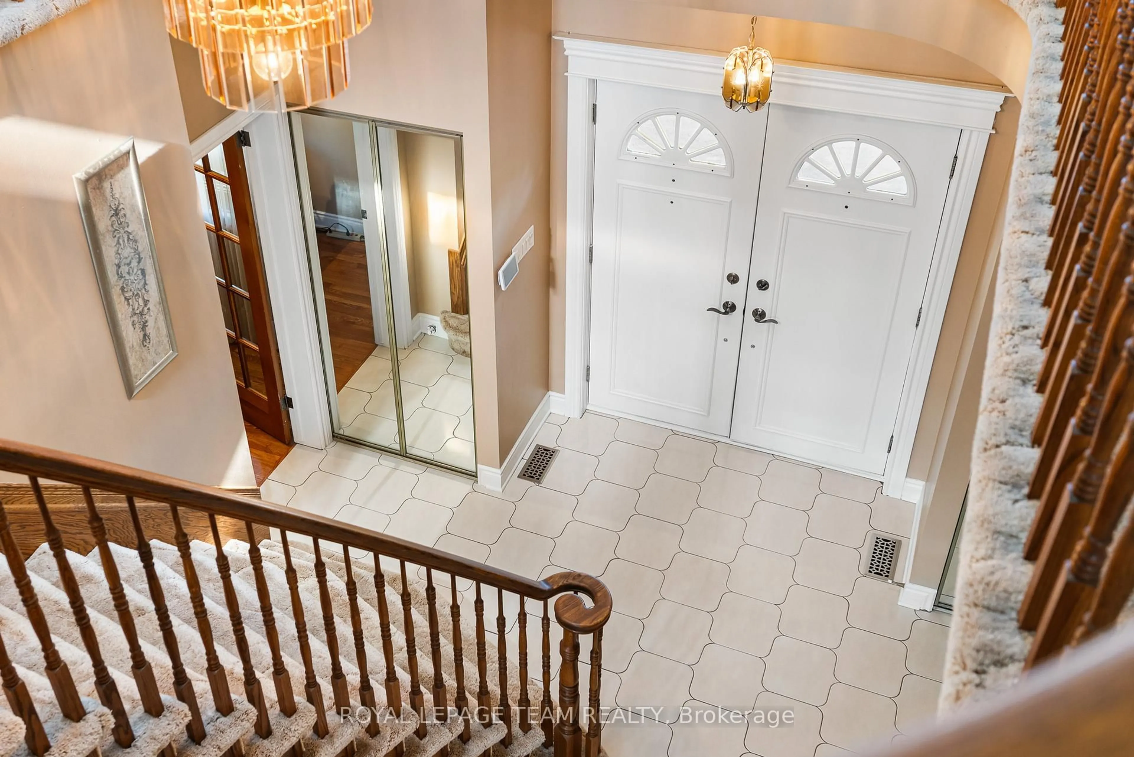Indoor foyer for 6501 Wellwood St, Greely Ontario K4P 1G2