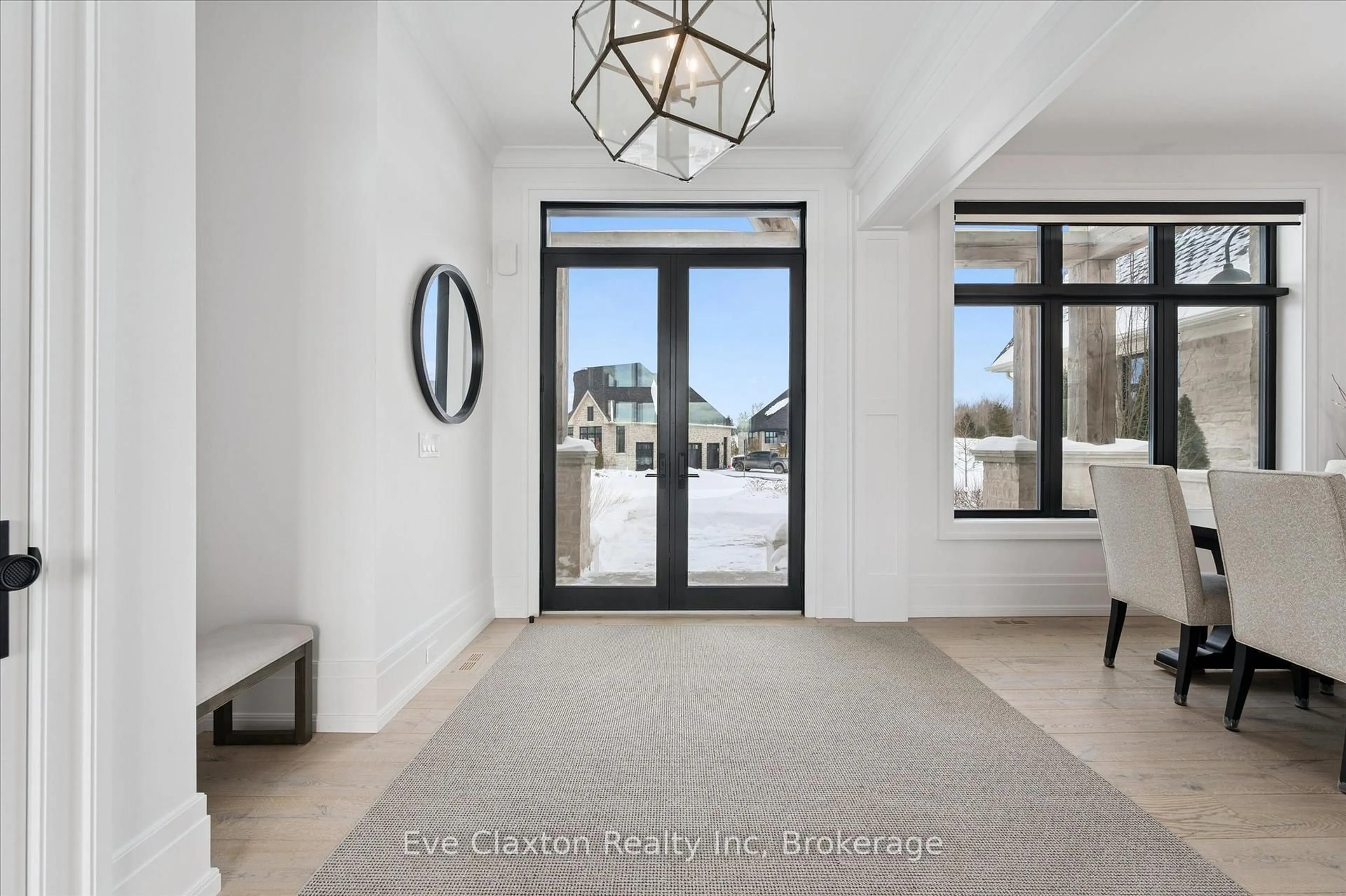 Indoor entryway for 129 Heritage Lake Dr, Puslinch Ontario N0B 2J0