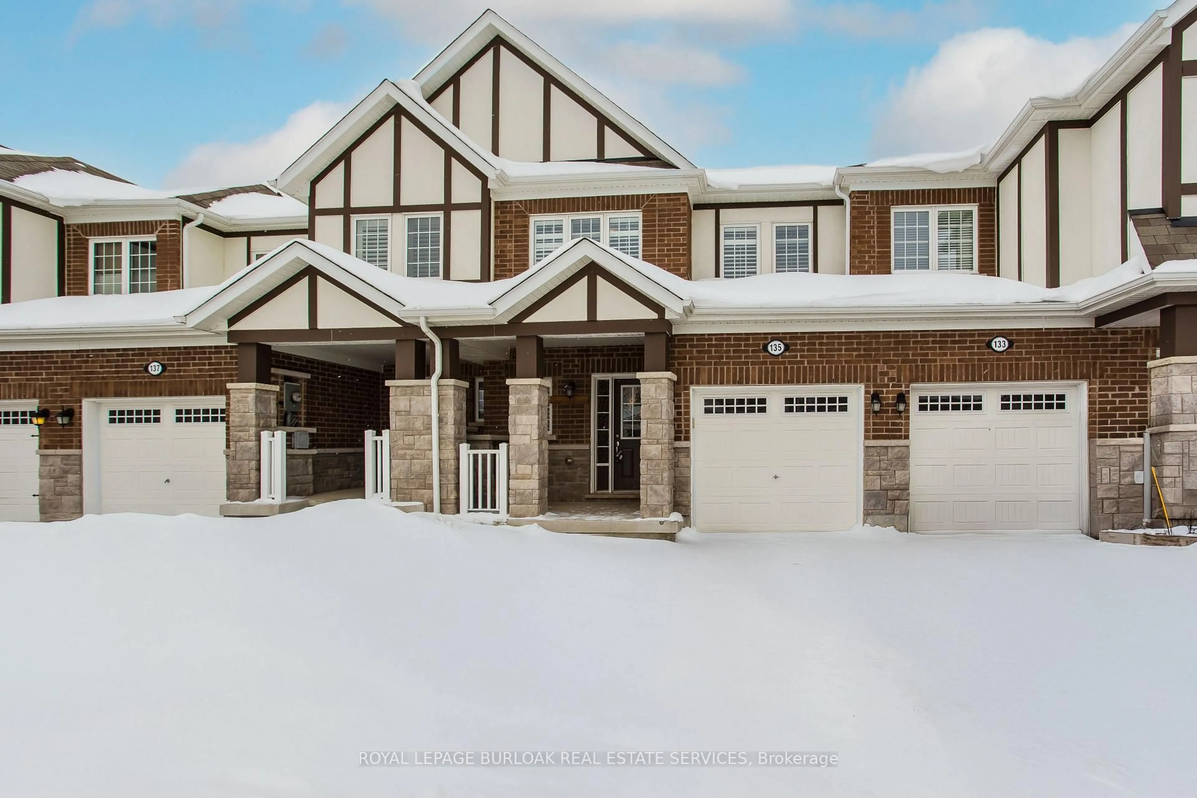 Home with vinyl exterior material, street for 135 Mcmonies Dr, Hamilton Ontario L8B 0A6