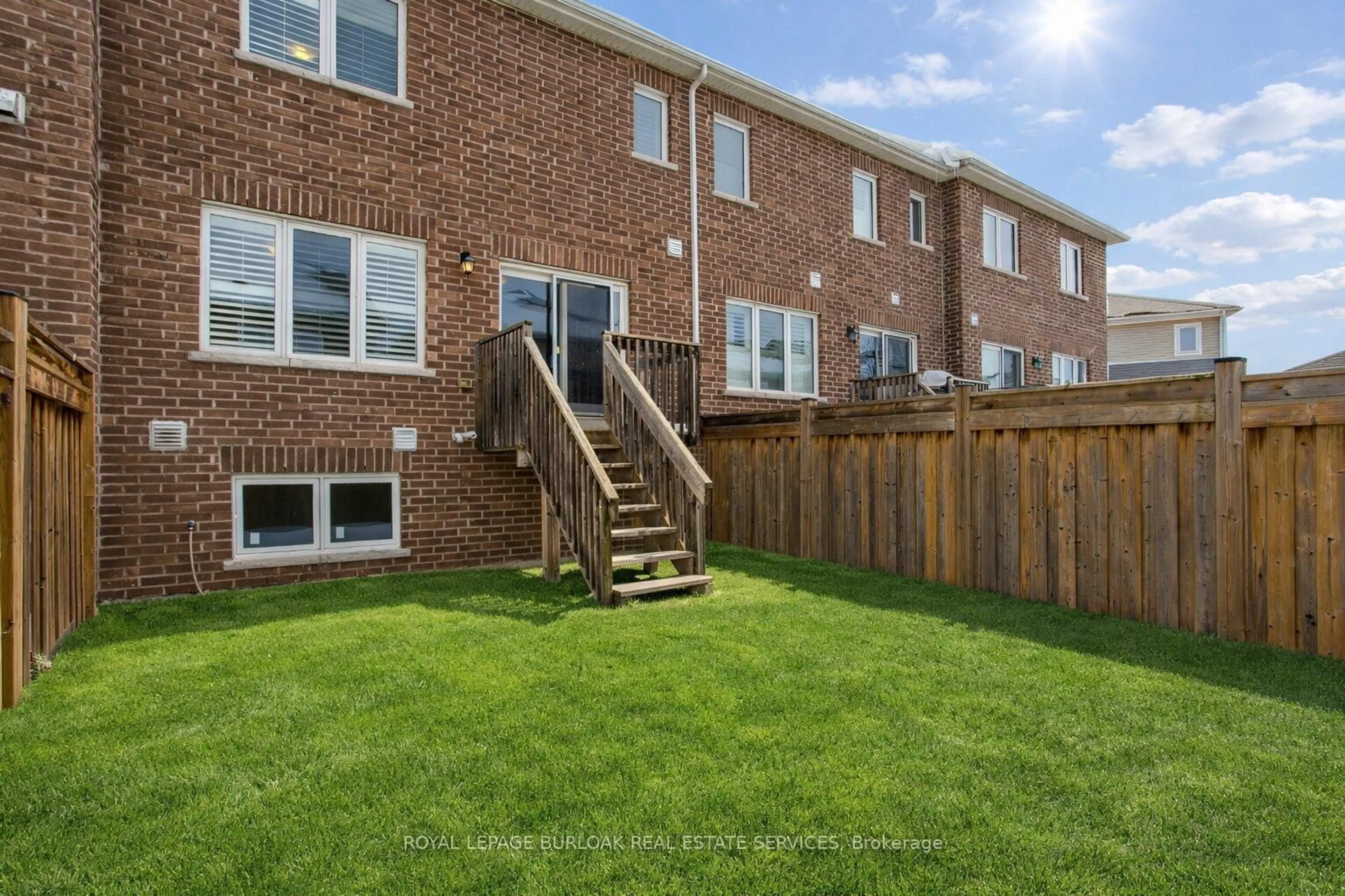 Patio, street for 135 Mcmonies Dr, Hamilton Ontario L8B 0A6