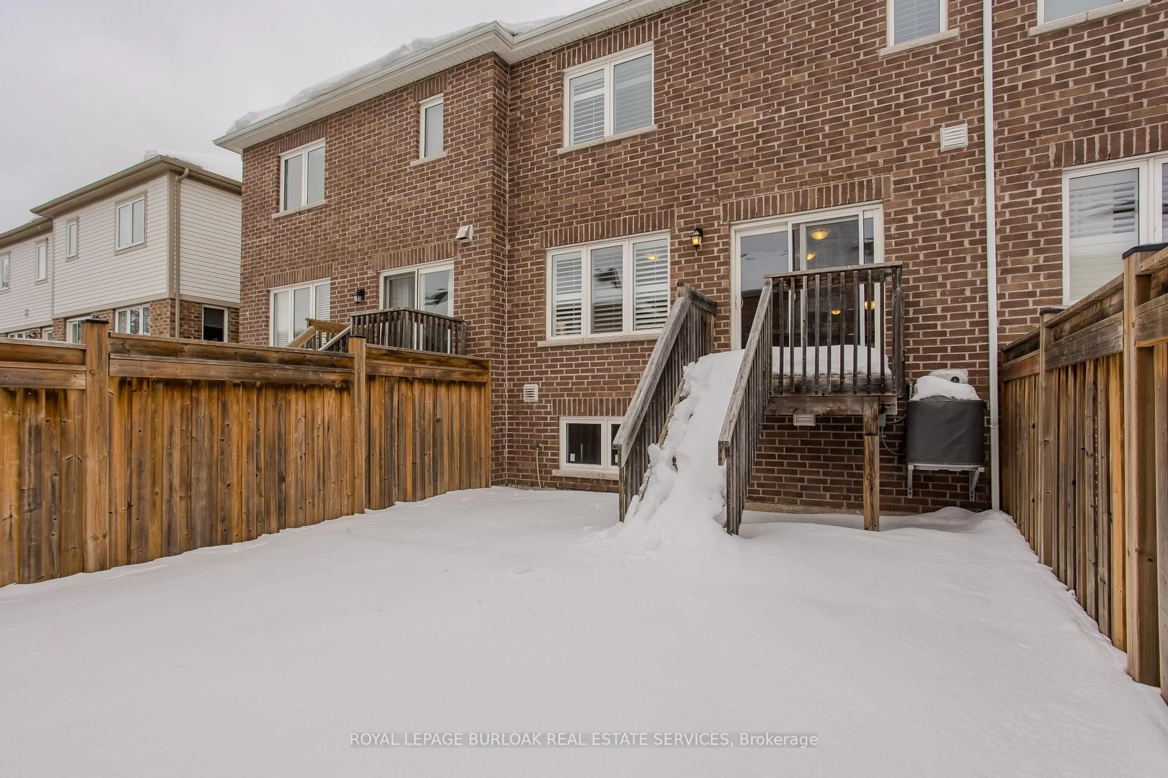 Patio, street for 135 Mcmonies Dr, Hamilton Ontario L8B 0A6