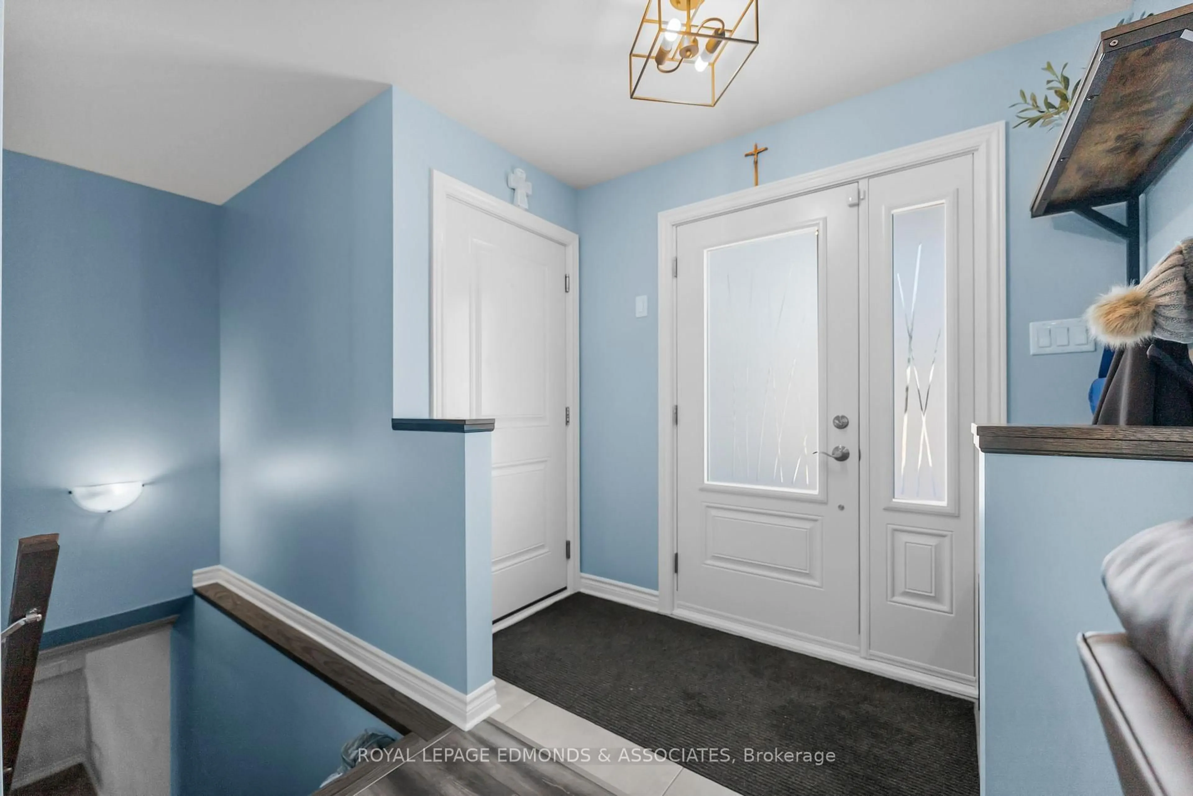 Indoor entryway for 11 Terrance Dr, Petawawa Ontario K8H 0G3