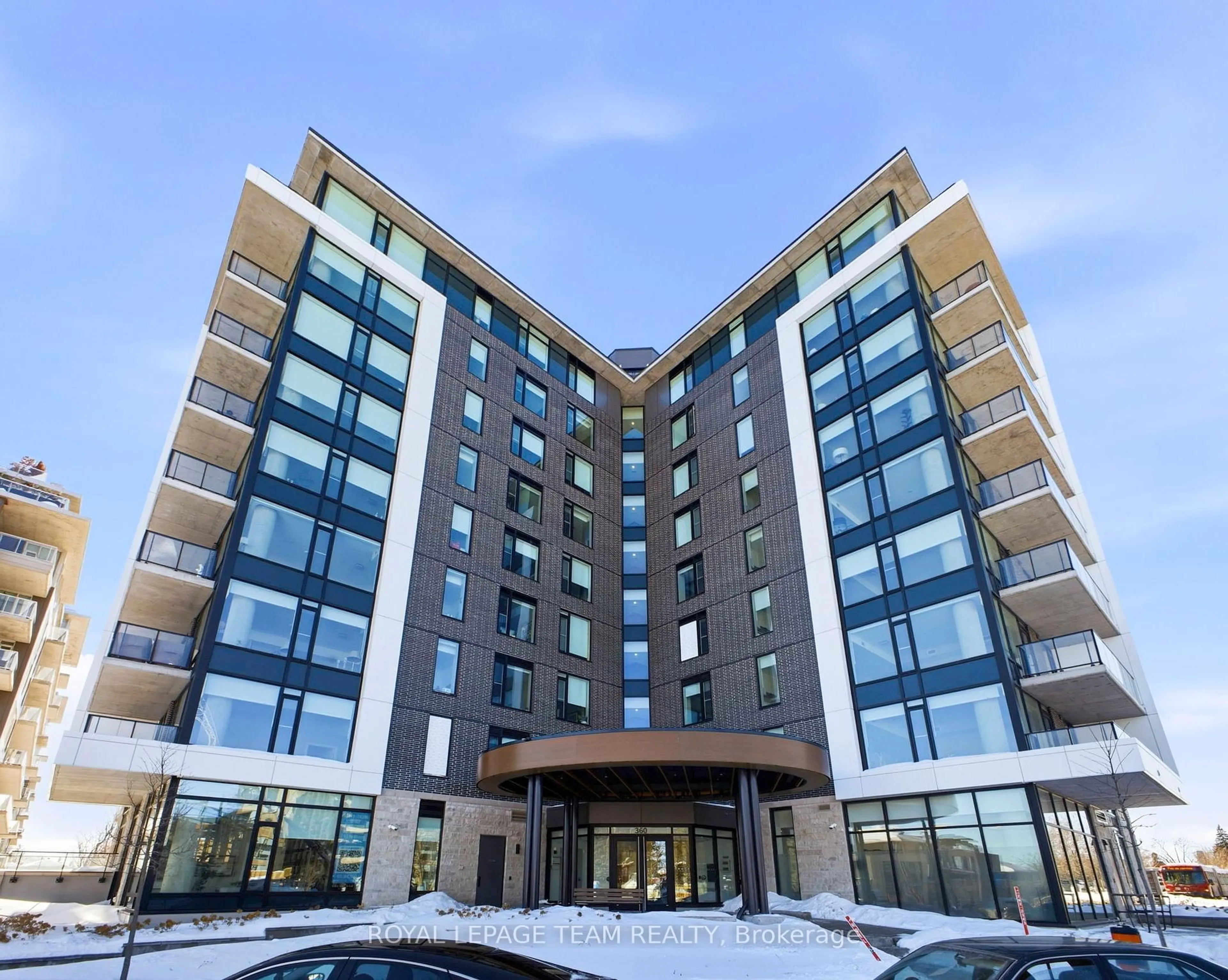 Indoor foyer for 360 Deschatelets Ave #209, Ottawa Ontario K1S 5Y1