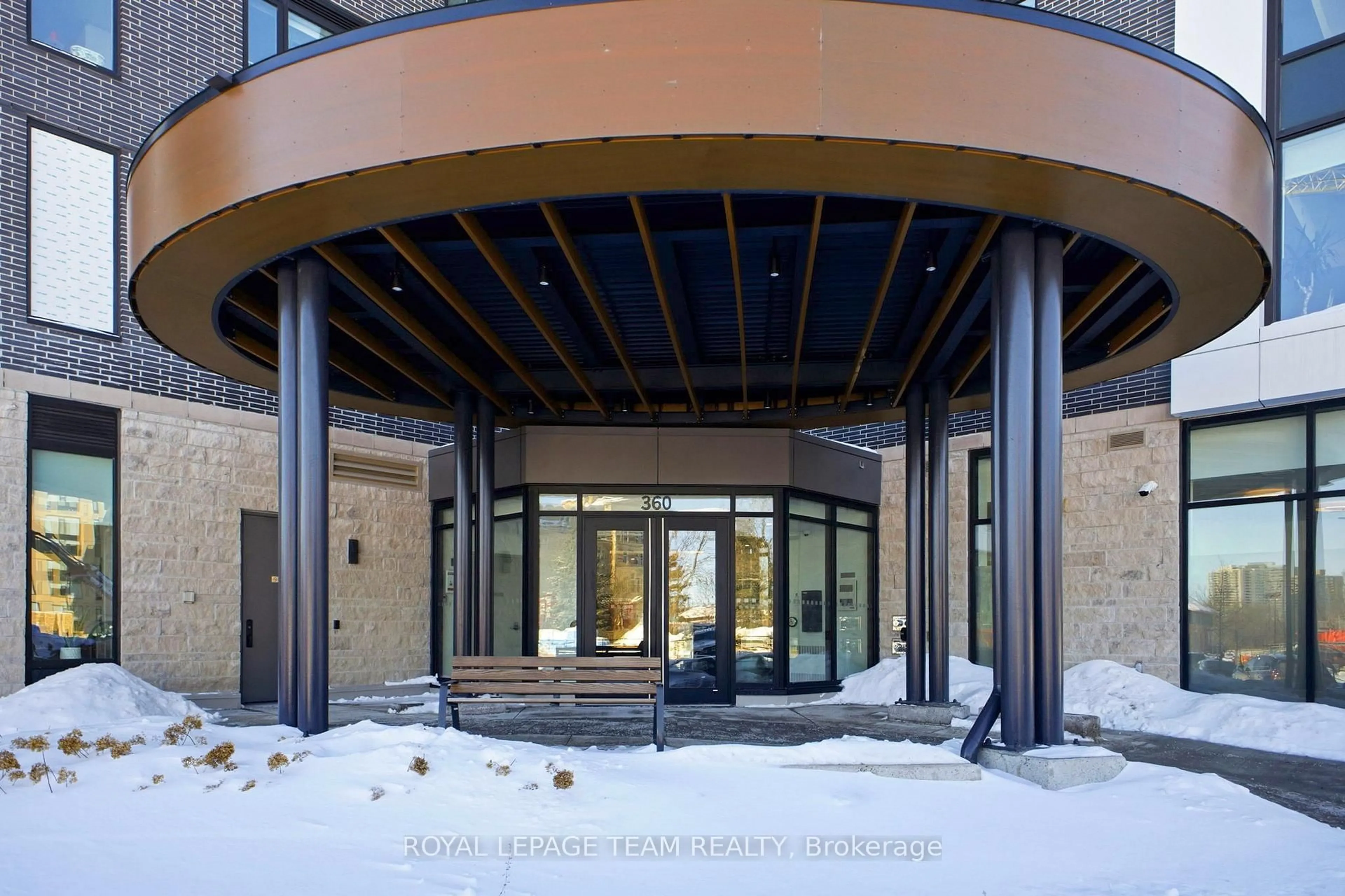 Indoor foyer for 360 Deschatelets Ave #209, Ottawa Ontario K1S 5Y1