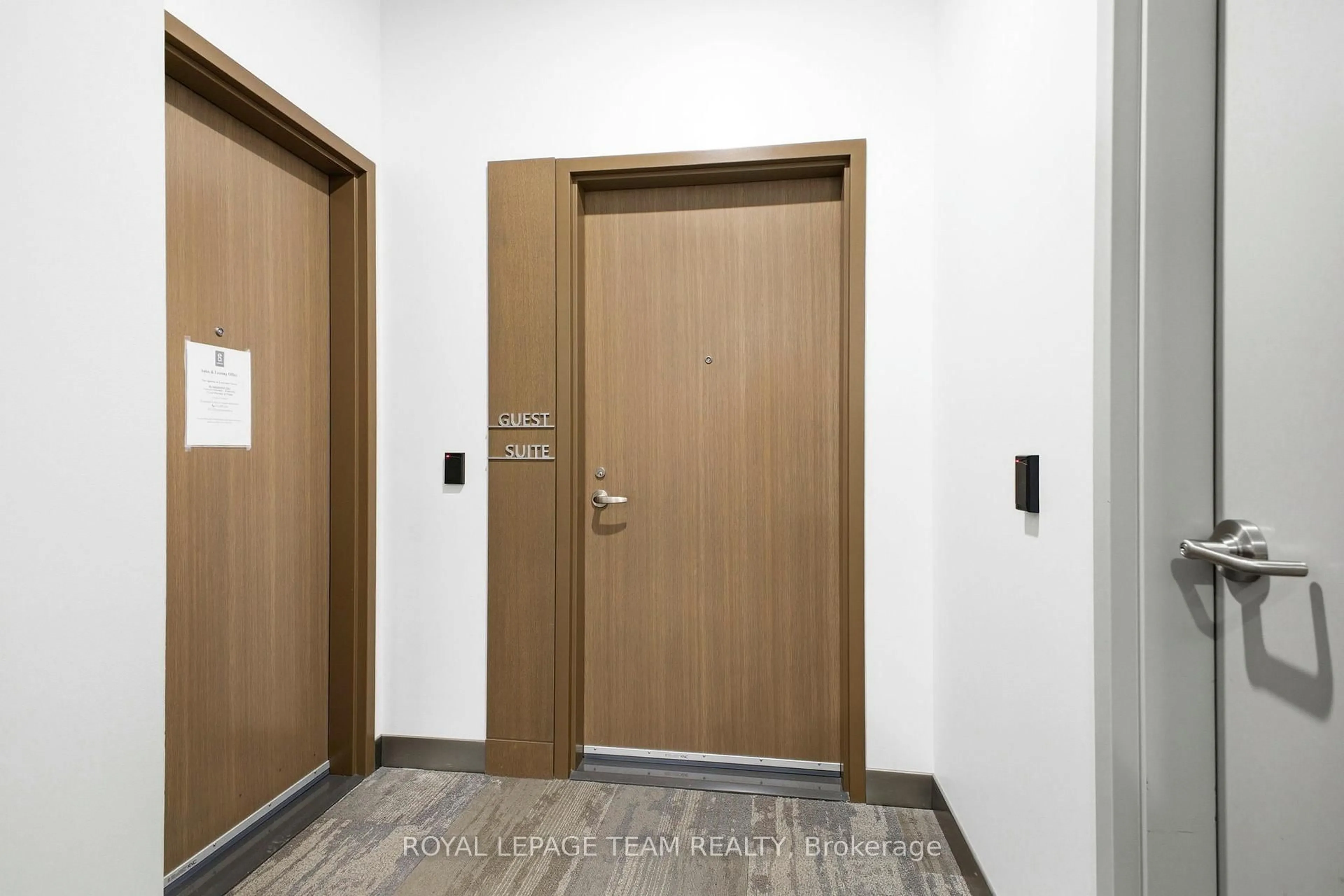 Indoor foyer for 360 Deschatelets Ave #209, Ottawa Ontario K1S 5Y1