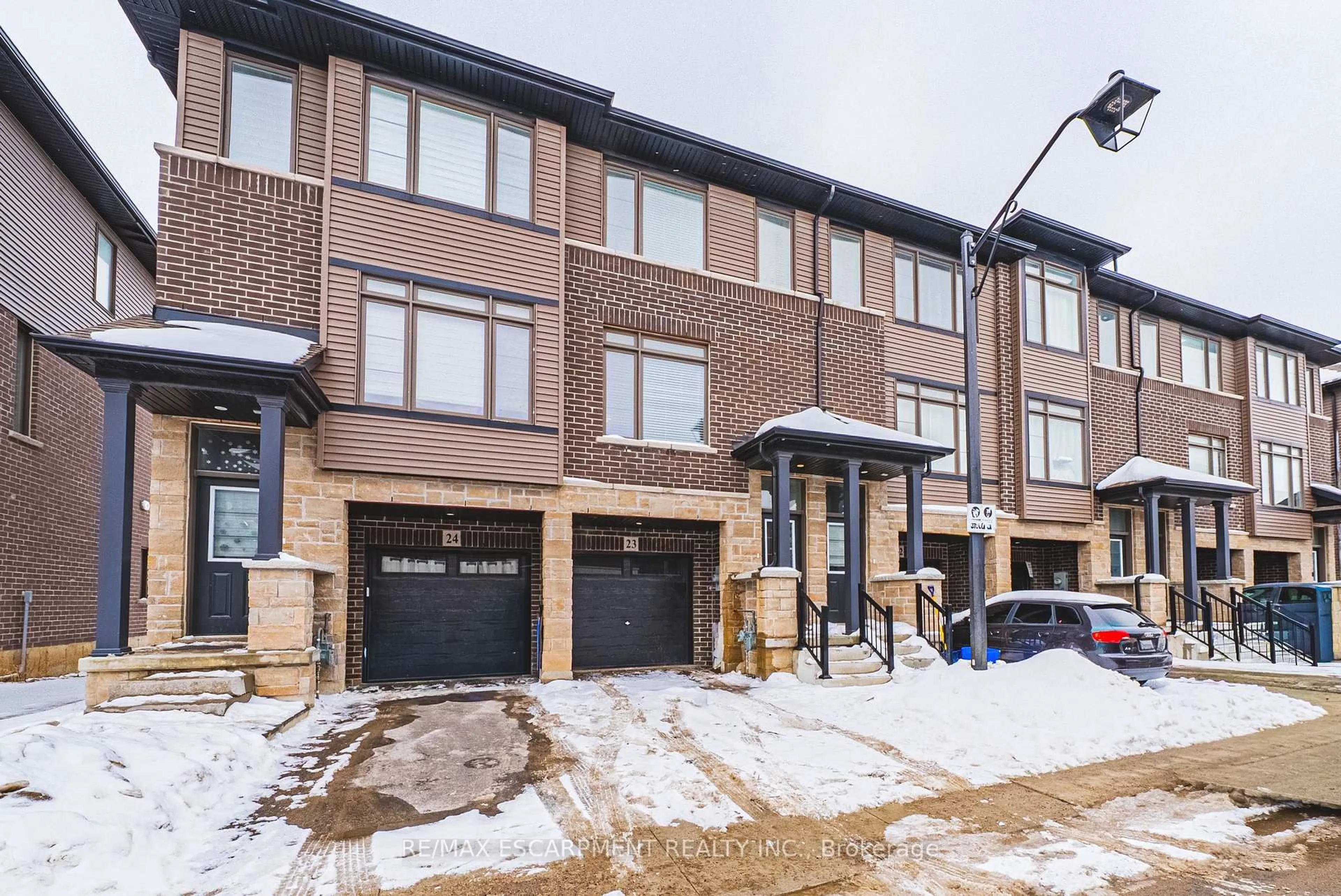 Home with brick exterior material, street for 120 Court Dr #23, Brant Ontario N3L 0N2