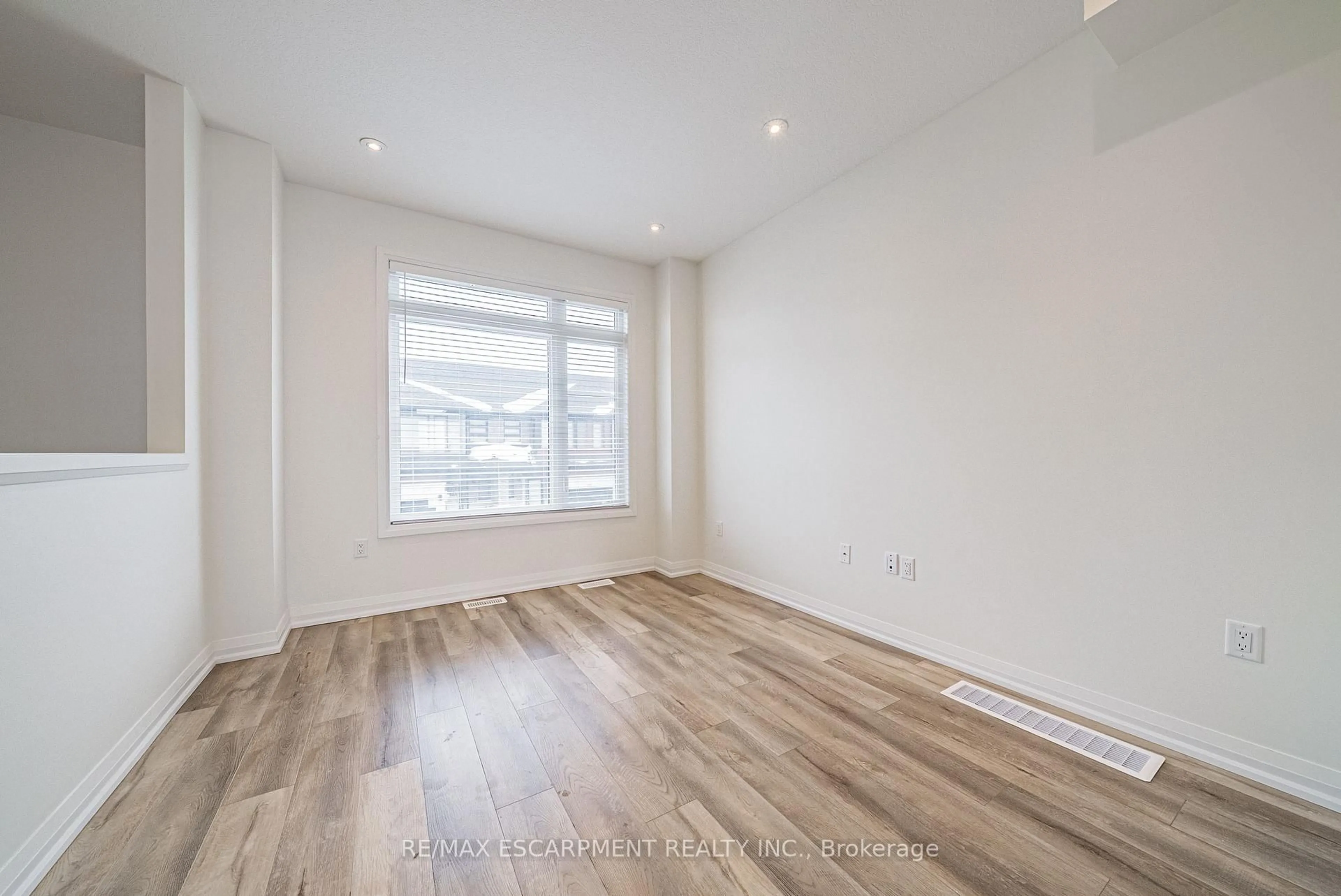 A pic of a room for 120 Court Dr #23, Brant Ontario N3L 0N2