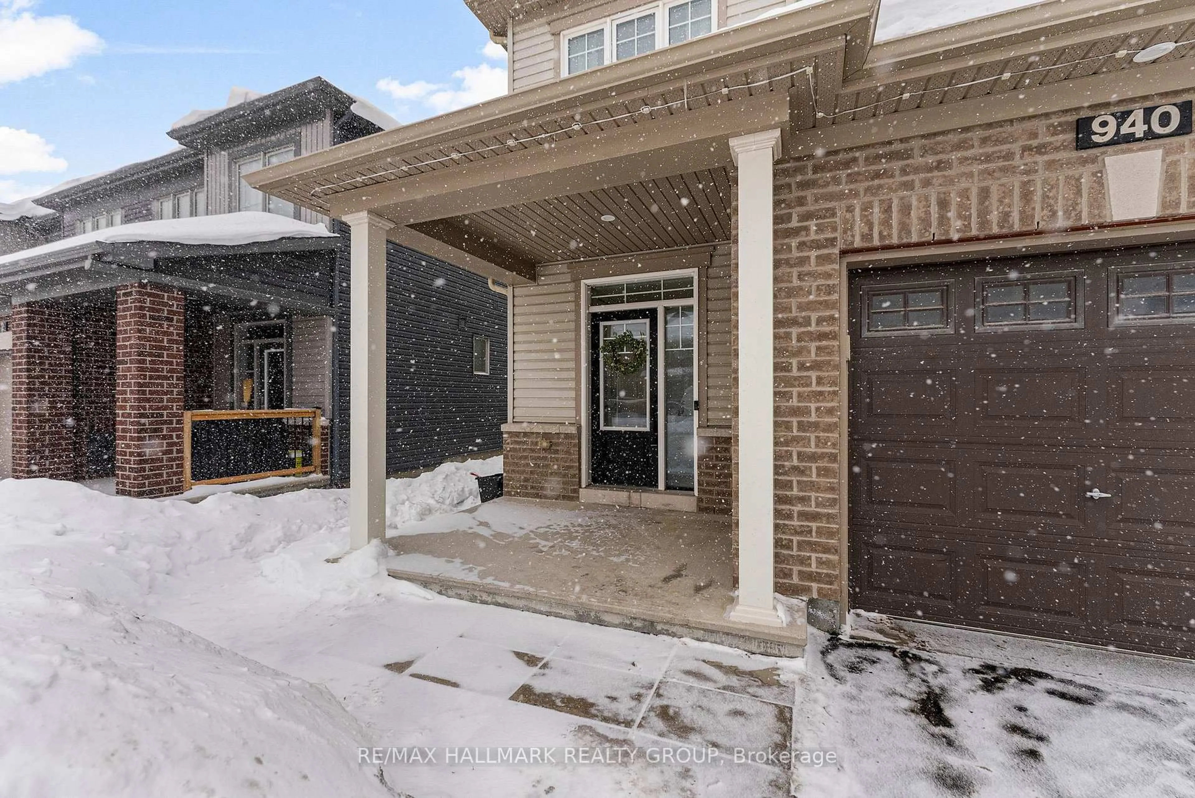 Indoor entryway for 940 Kilbirnie Dr, Ottawa Ontario K2J 6G2