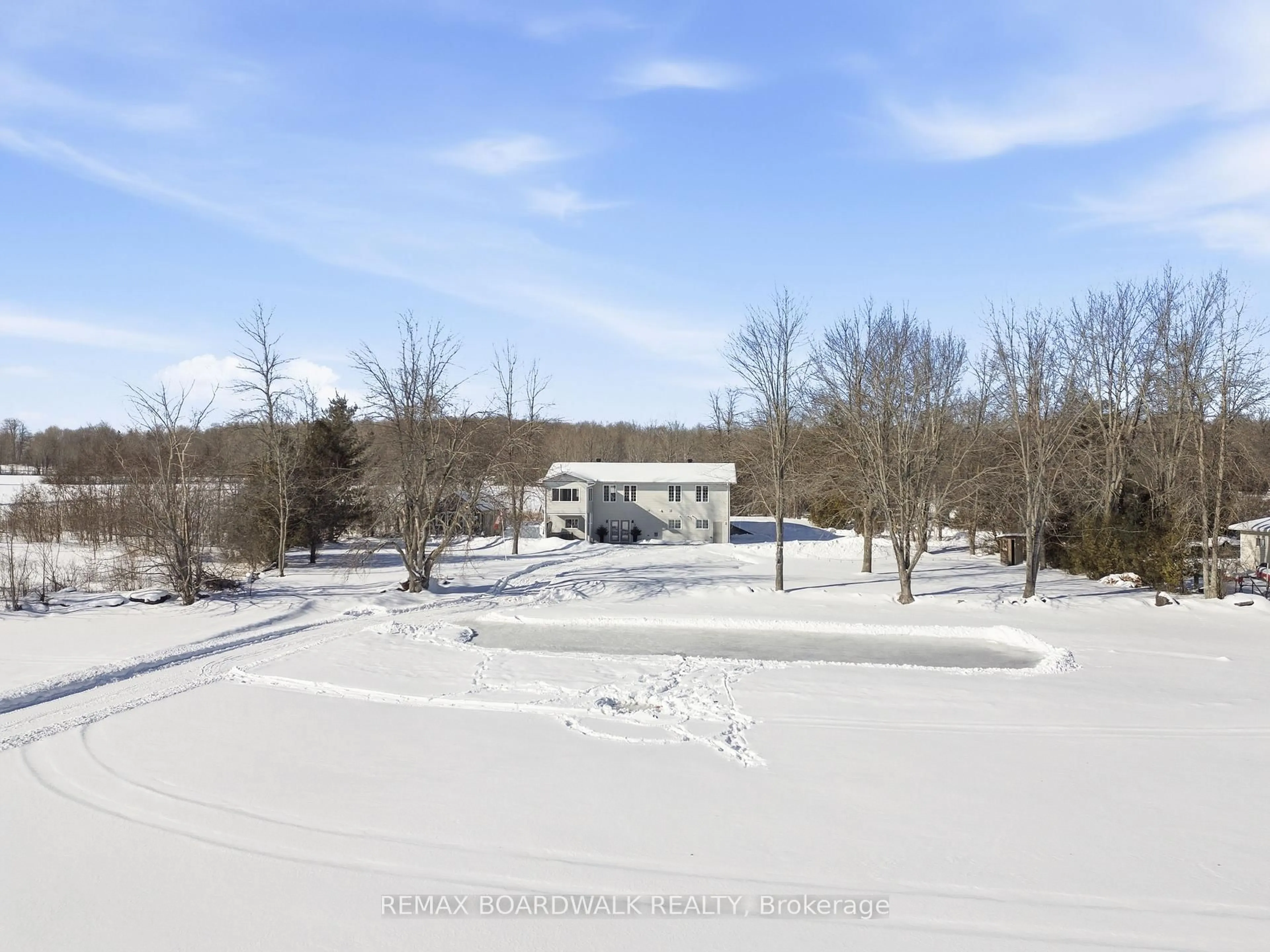 A pic from outside/outdoor area/front of a property/back of a property/a pic from drone, unknown for 100 Mcculloughs Landing, Perth Ontario K7H 3C8
