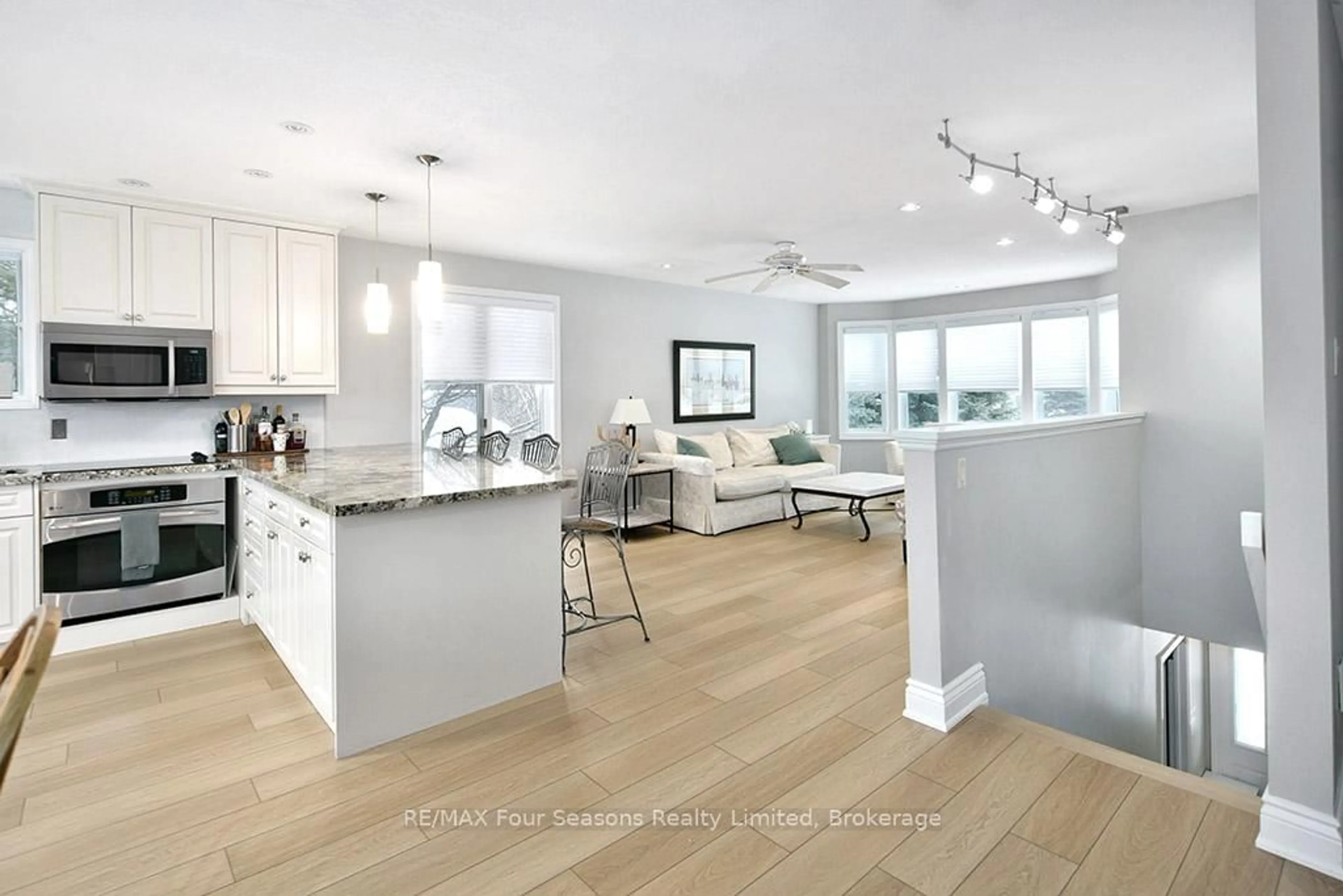 Open concept kitchen, unknown for 104 Laurie's Crt, Blue Mountains Ontario L9Y 0L4