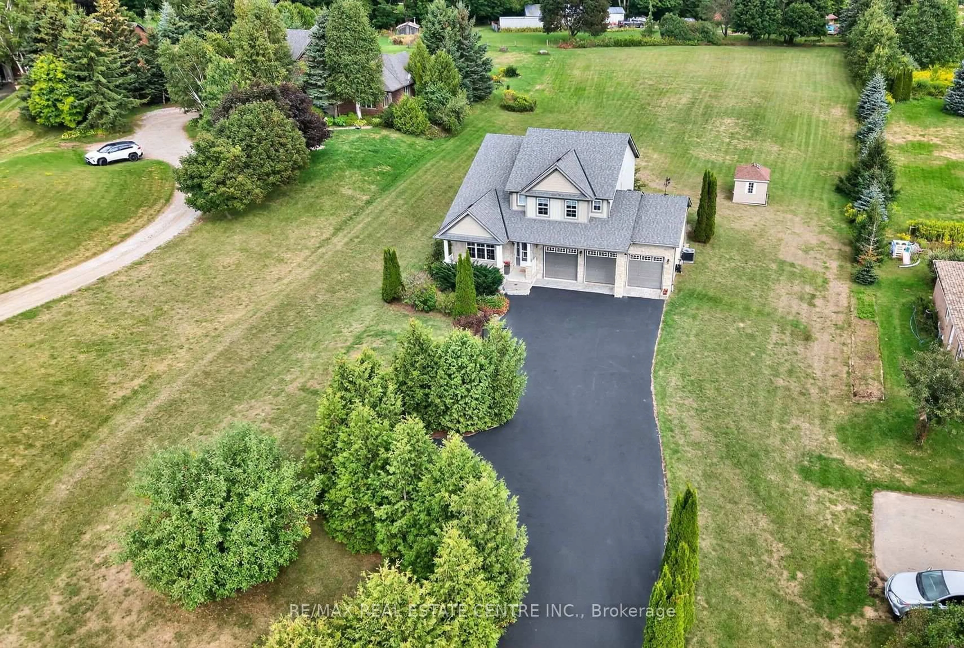 A pic from outside/outdoor area/front of a property/back of a property/a pic from drone, street for 37 Woodland Dr, East Garafraxa Ontario L9W 6B7