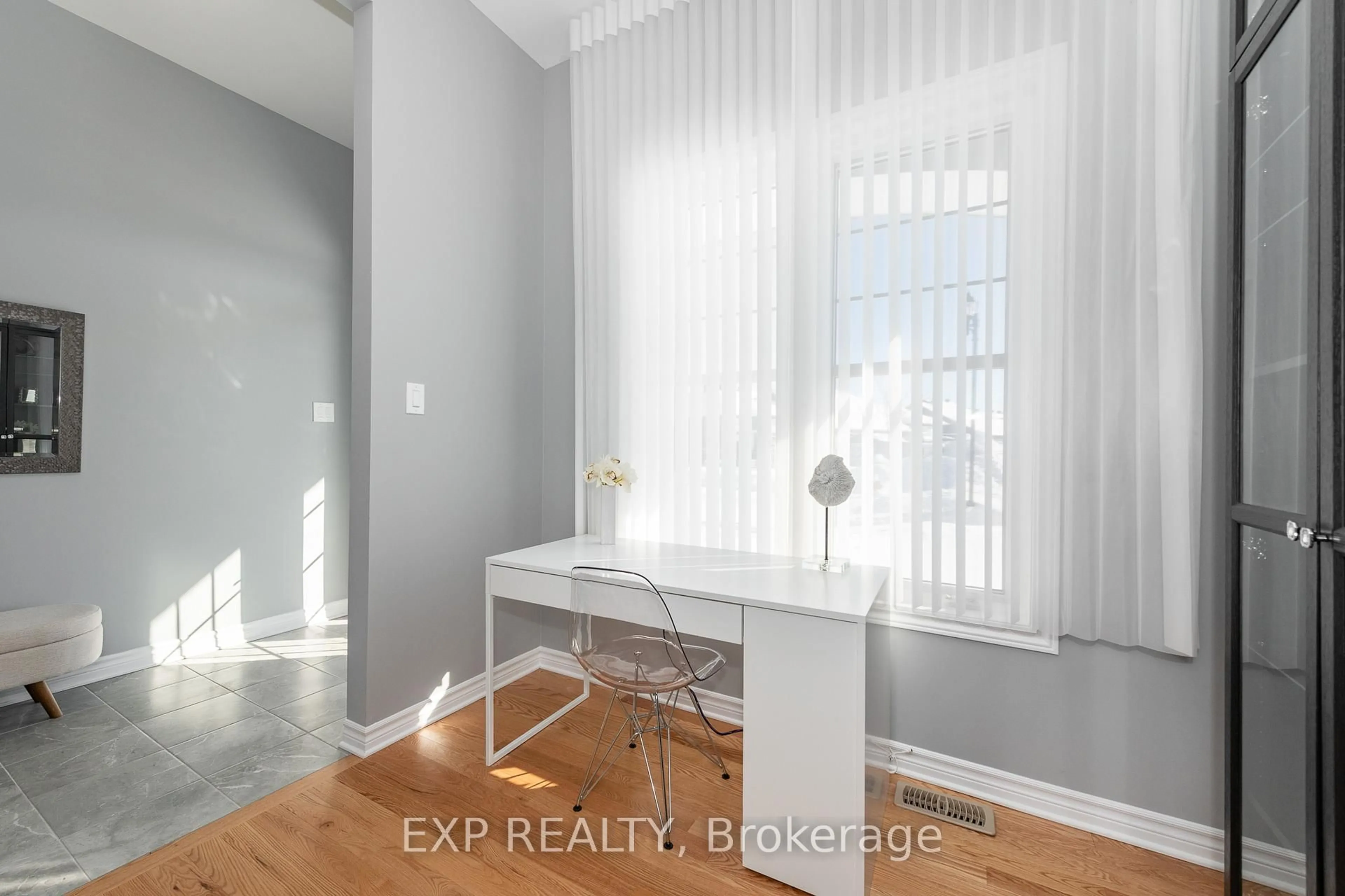 Indoor entryway for 676 Fisher St, North Grenville Ontario K0G 1J0