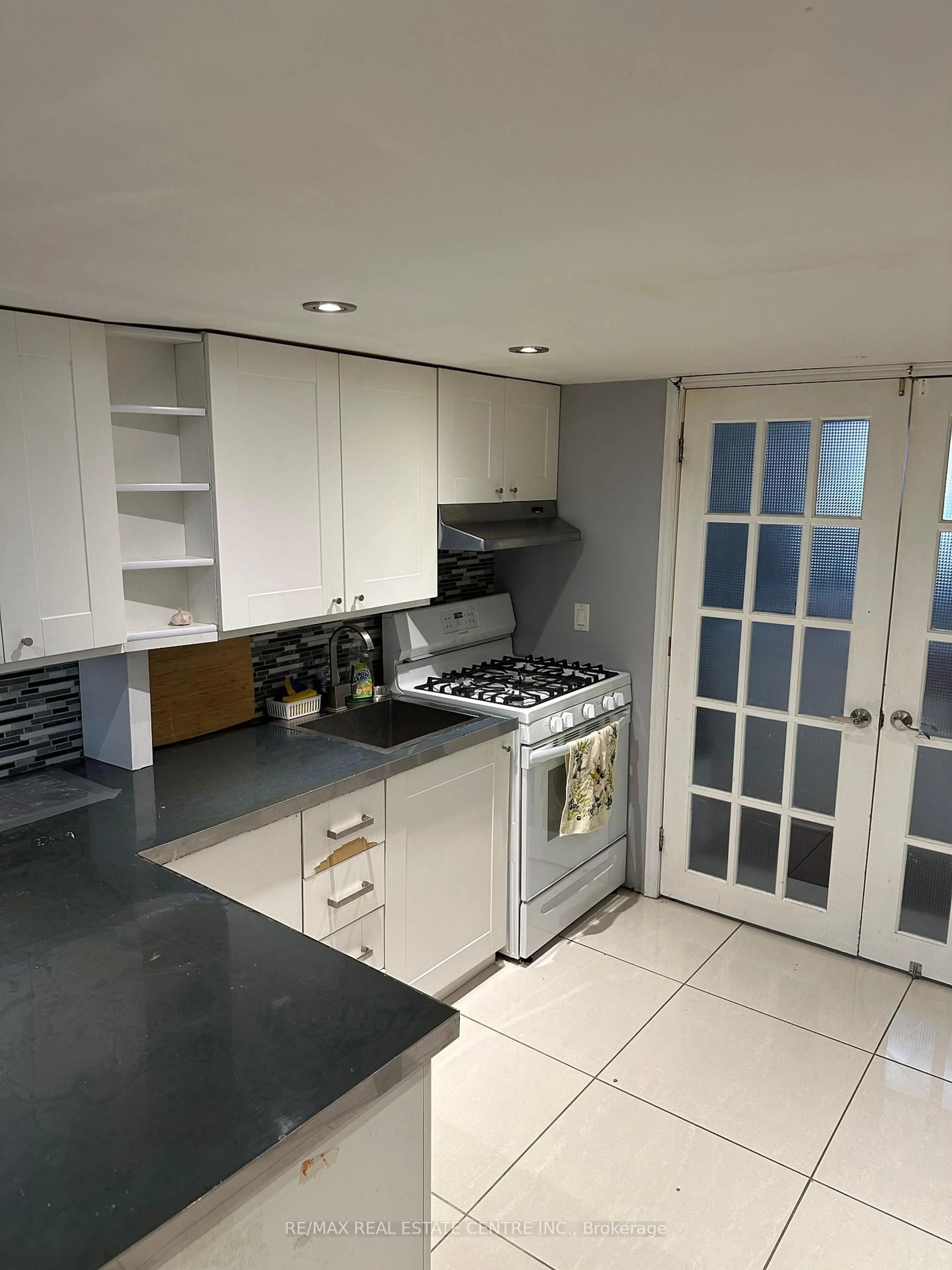 Standard kitchen, unknown for 188 Thorold Rd, Welland Ontario L3C 3V7