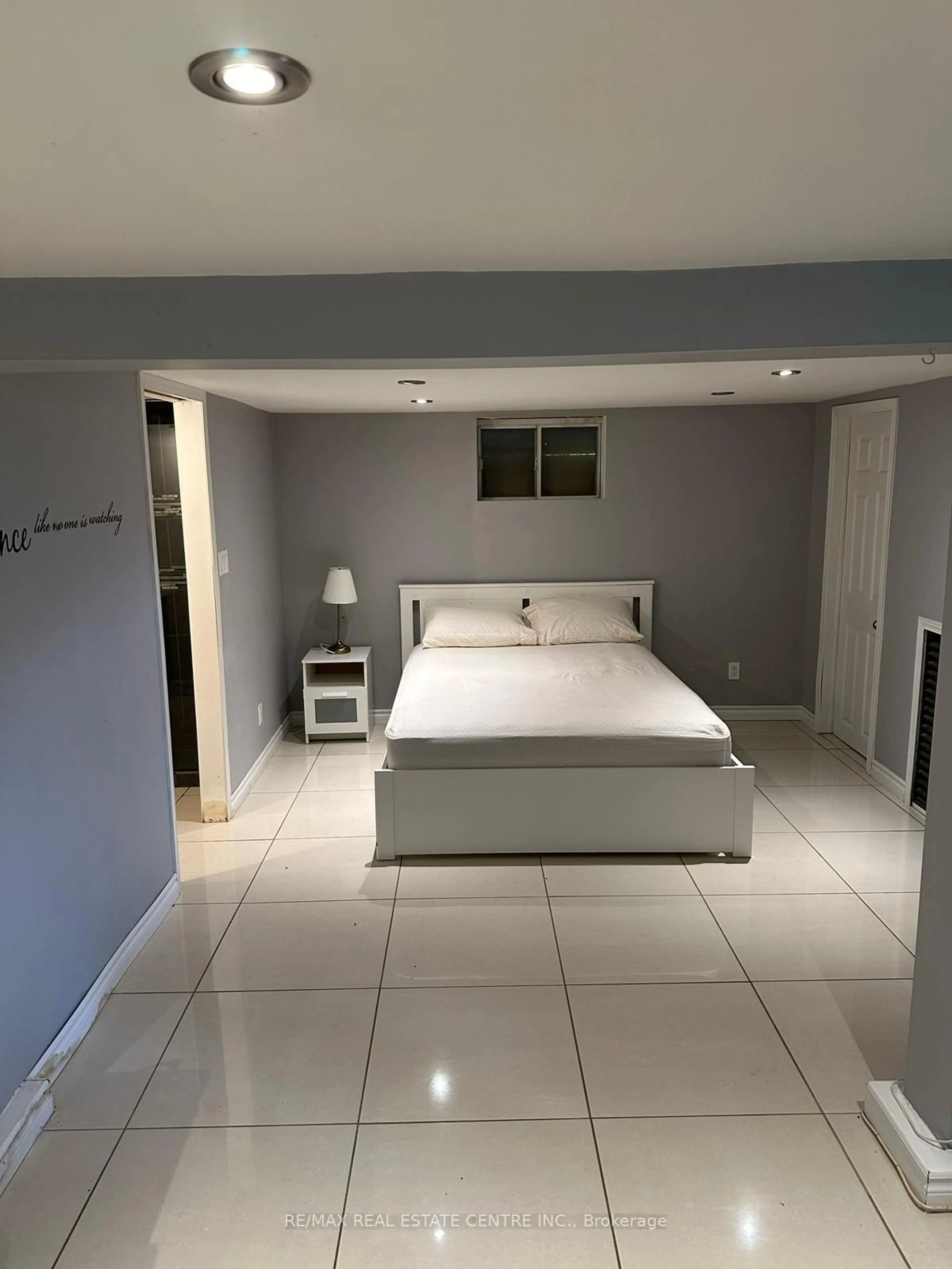 Bedroom with bed, unknown for 188 Thorold Rd, Welland Ontario L3C 3V7