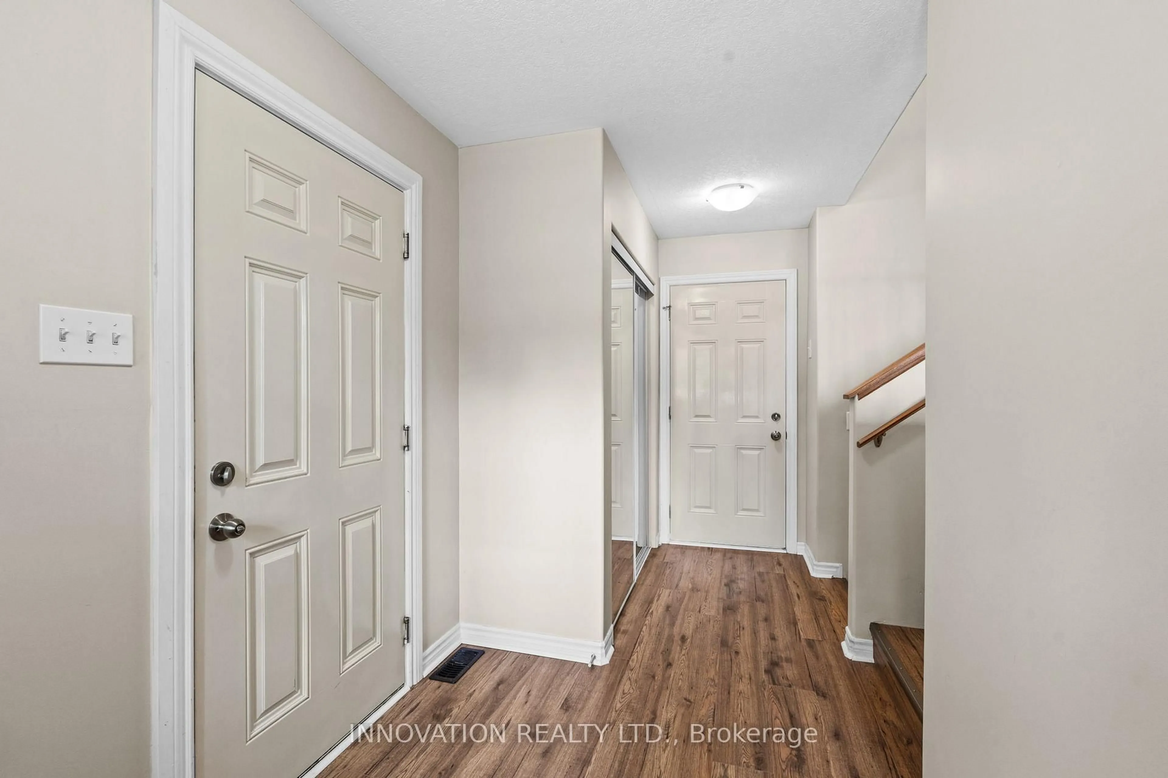 Indoor entryway for 845 Pinery Rd, Smiths Falls Ontario K7A 4S7