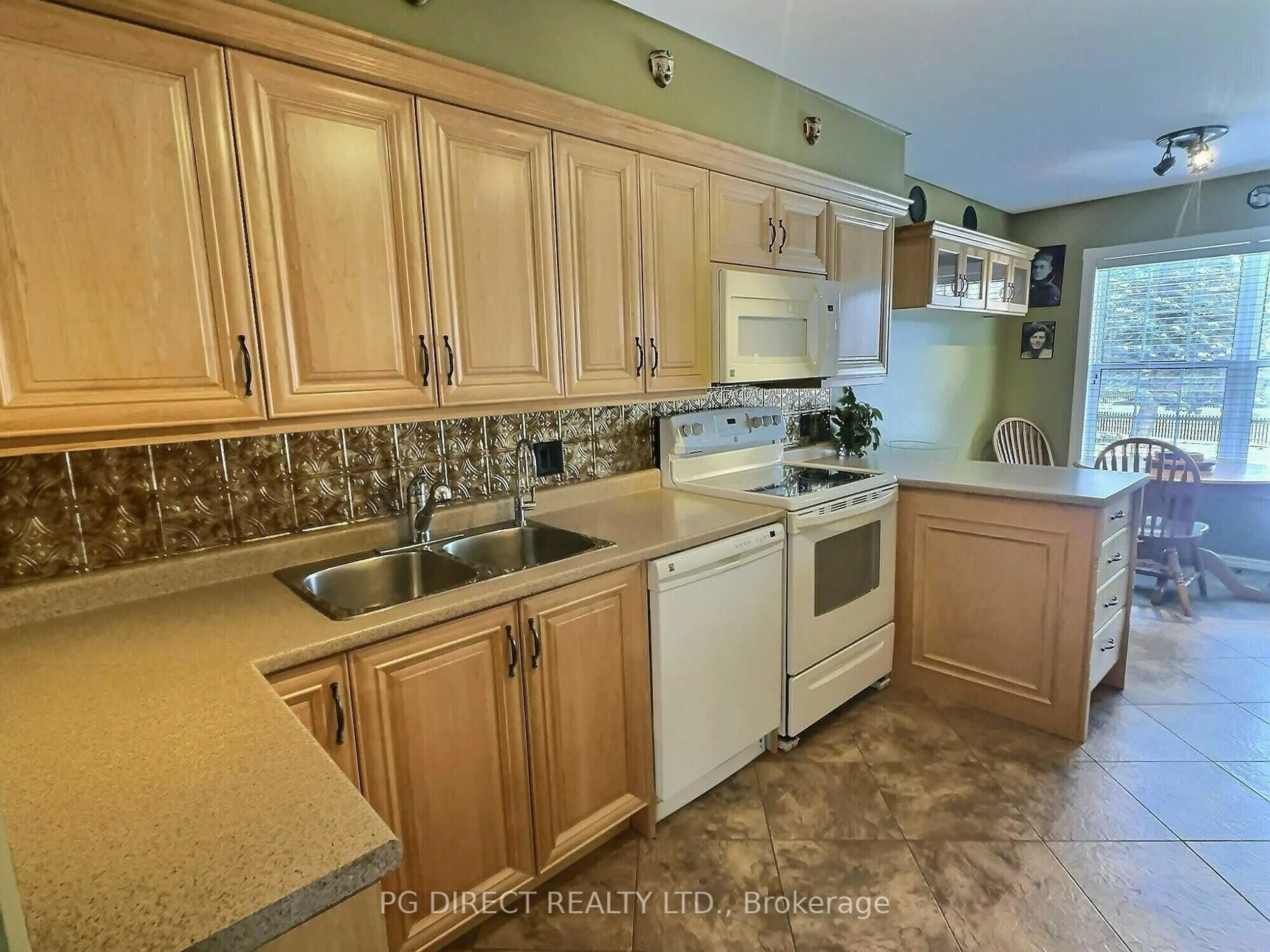 Standard kitchen, ceramic/tile floor for 38 Country Club Pl, Brockville Ontario K6V 6T6