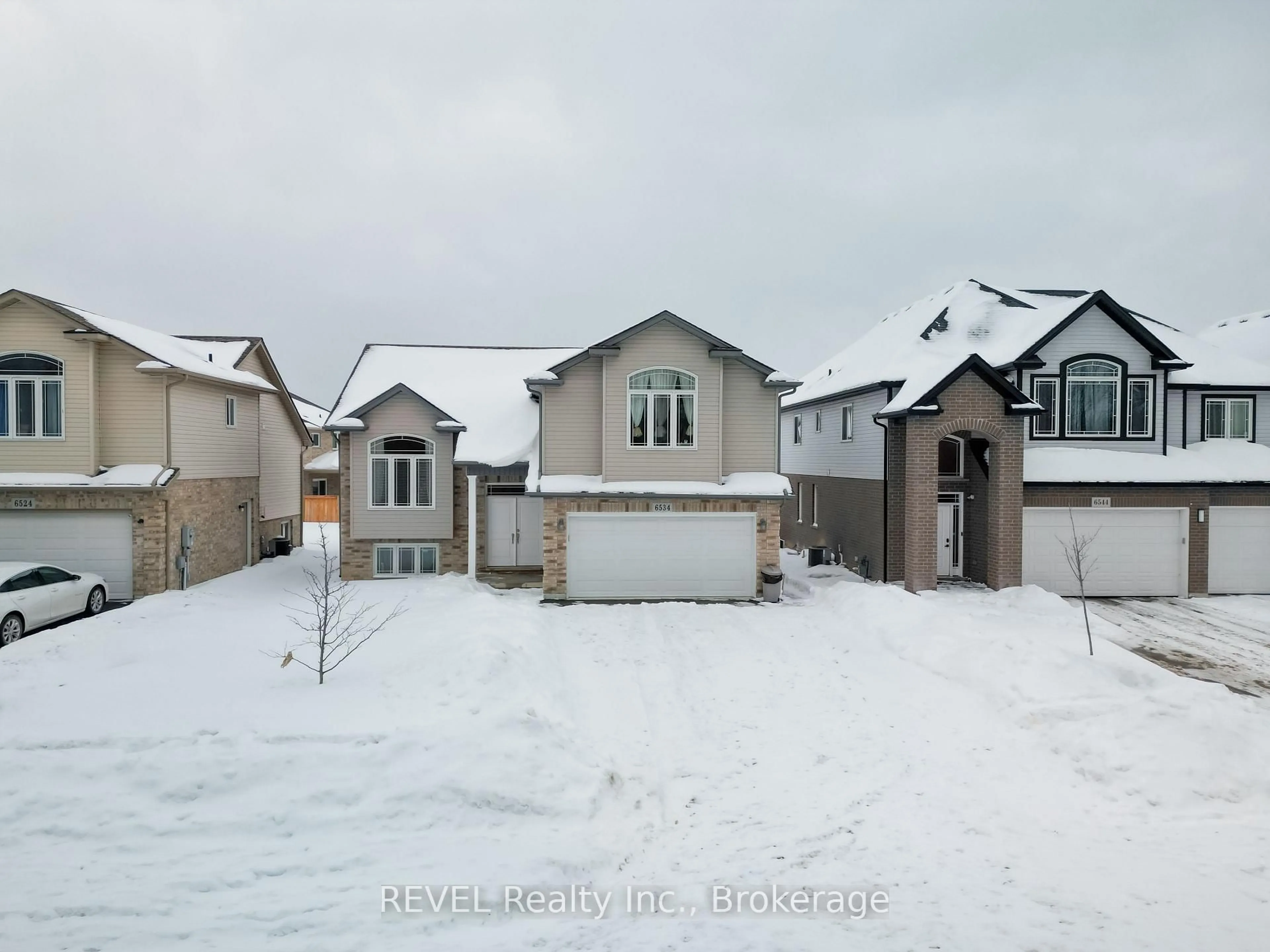 A pic from outside/outdoor area/front of a property/back of a property/a pic from drone, street for 6534 SAM IORFIDA Dr, Niagara Falls Ontario L2G 0H5