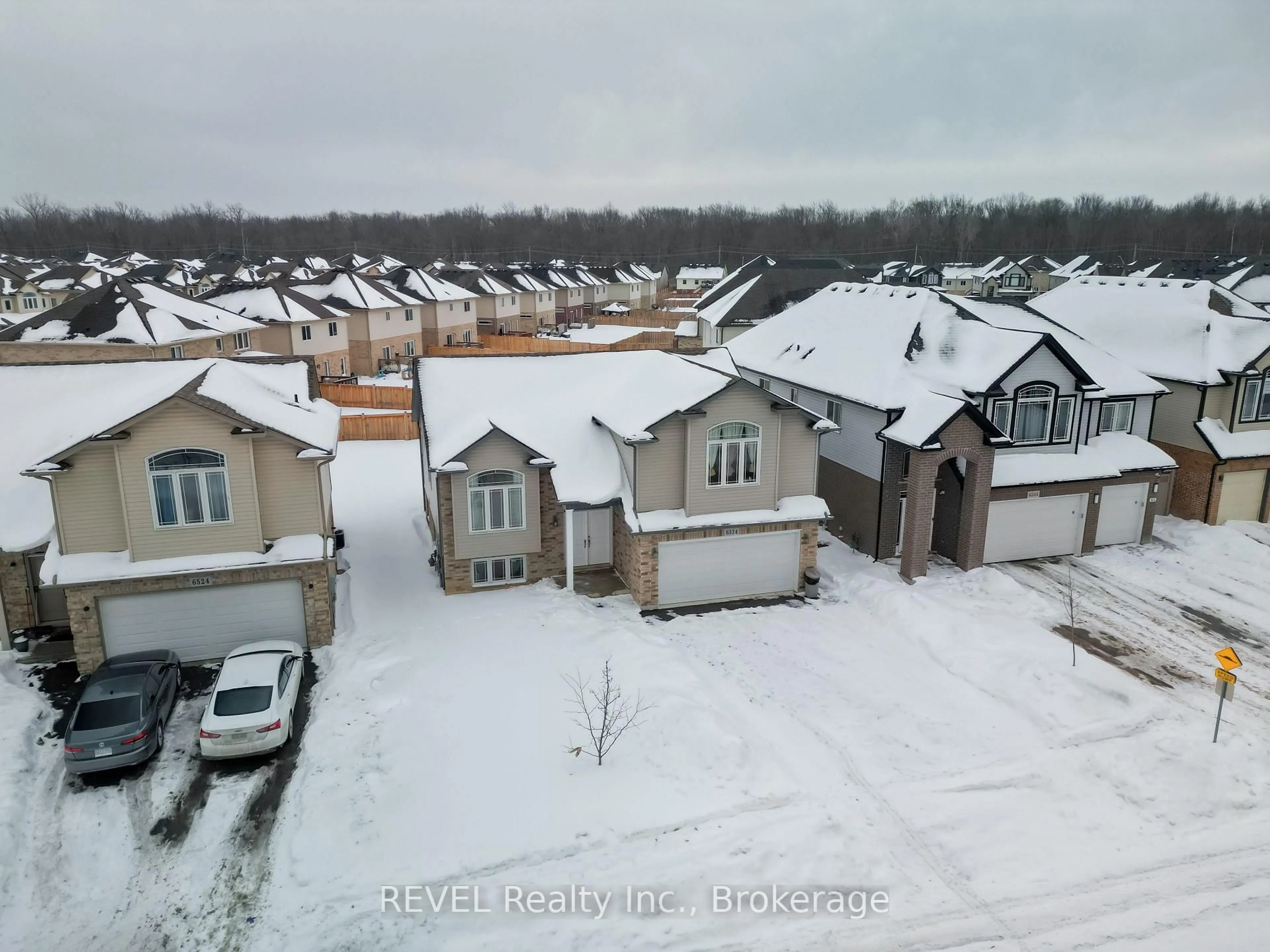 A pic from outside/outdoor area/front of a property/back of a property/a pic from drone, street for 6534 SAM IORFIDA Dr, Niagara Falls Ontario L2G 0H5
