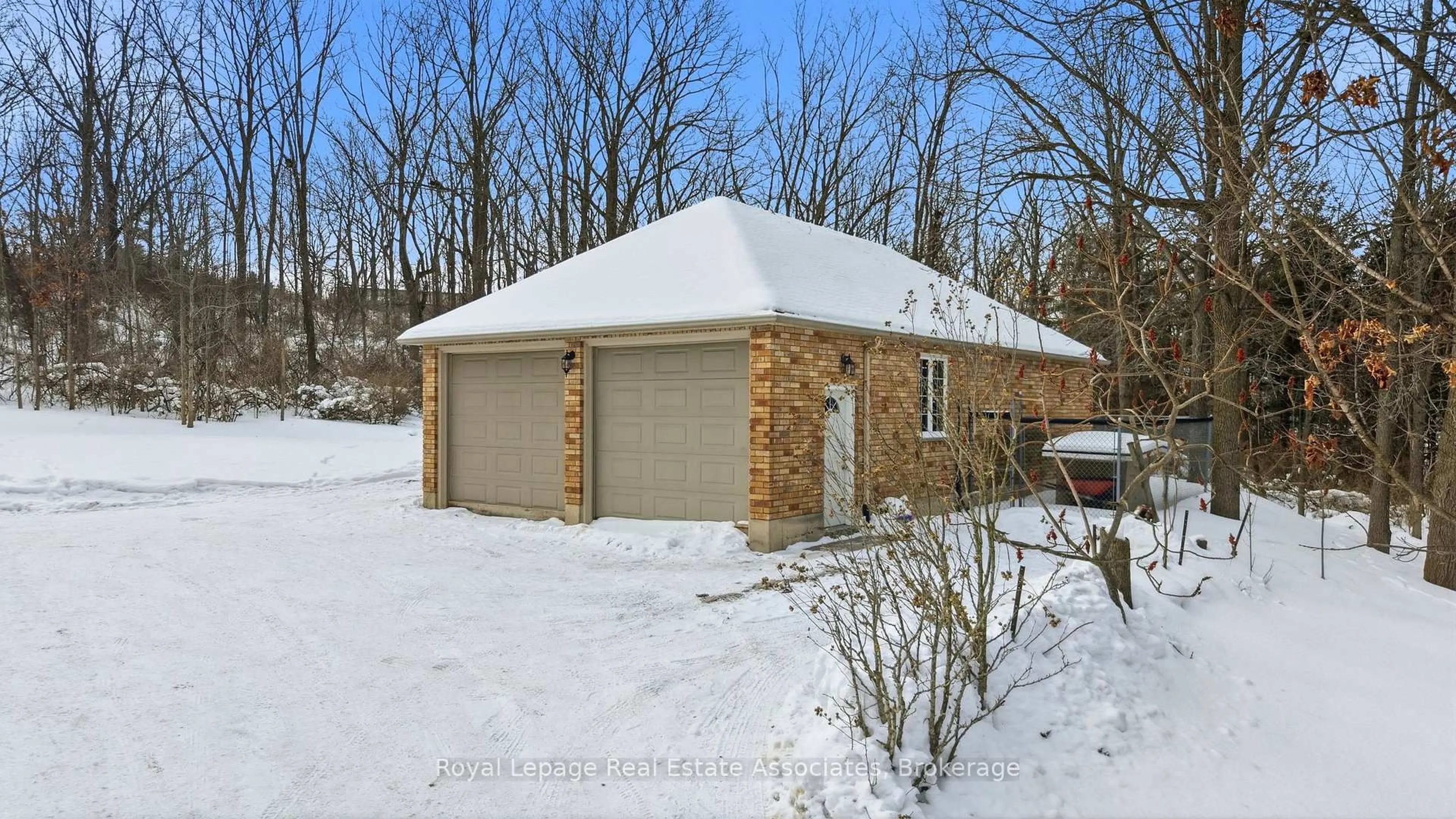 Unknown for 86 Ridge Rd, Grimsby Ontario L3M 4E7