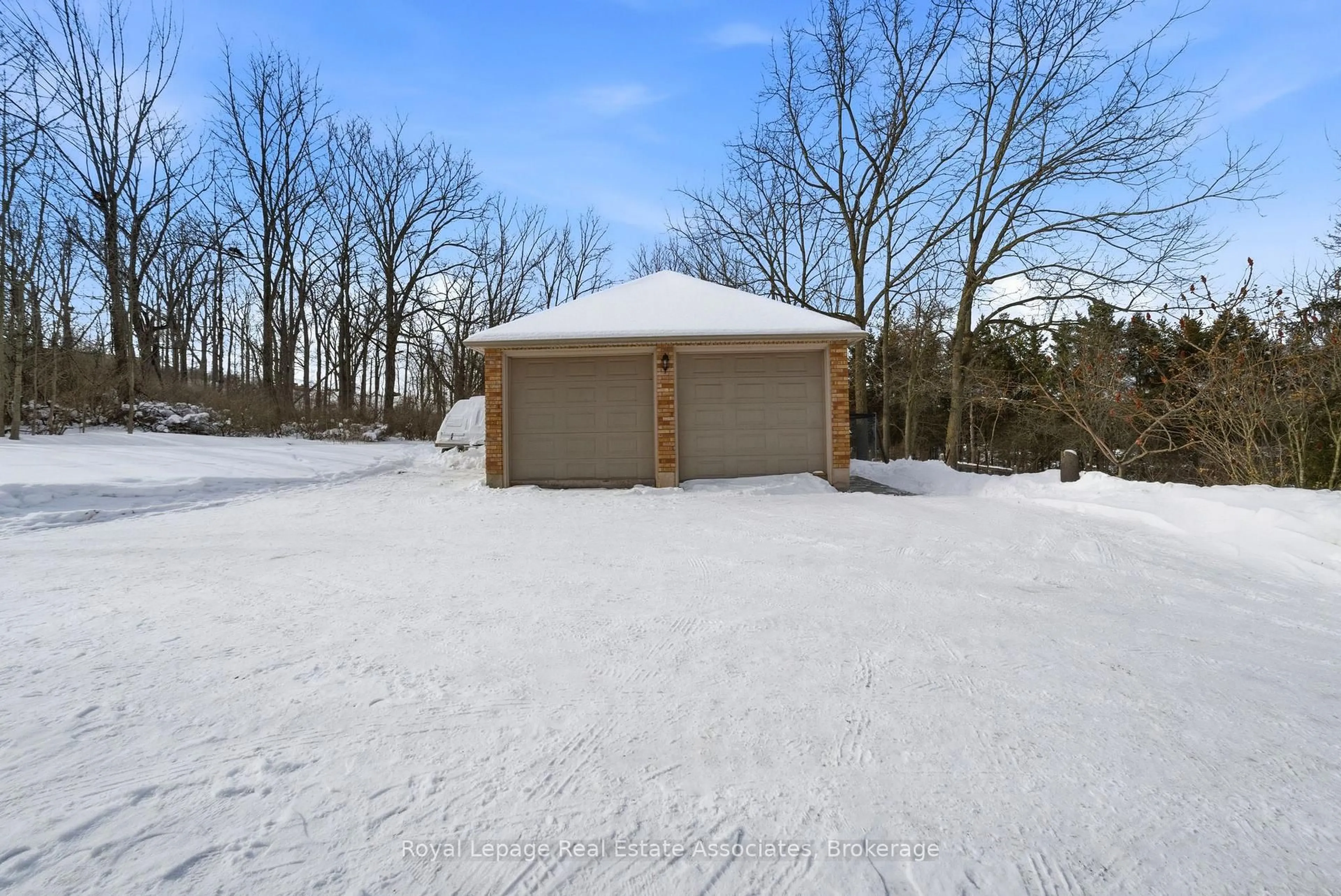 Shed for 86 Ridge Rd, Grimsby Ontario L3M 4E7