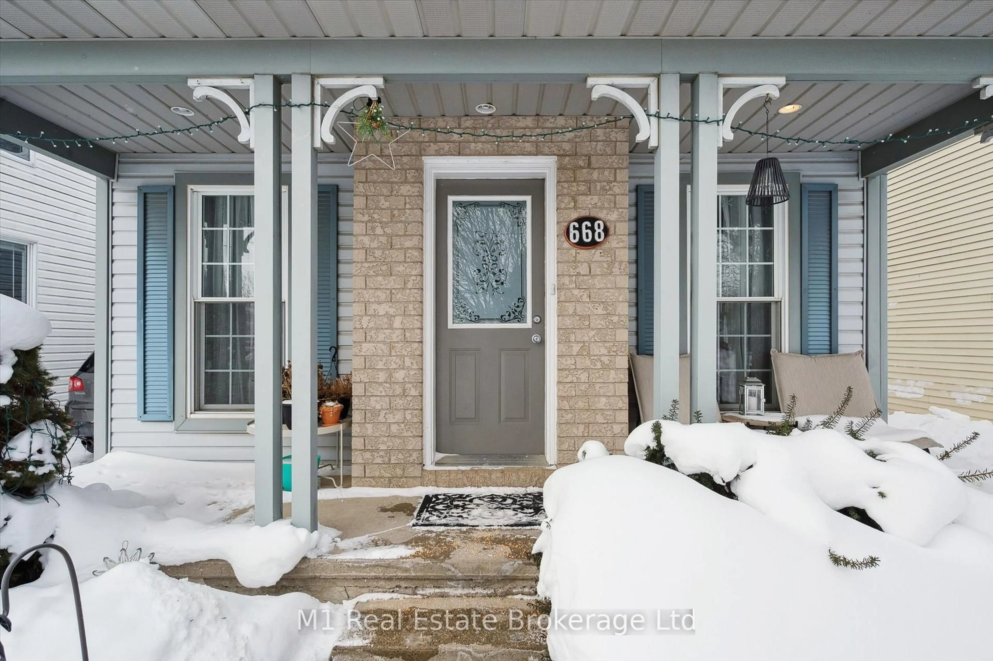 Indoor entryway for 668 Jacob Lane, Waterloo Ontario N2V 2G9