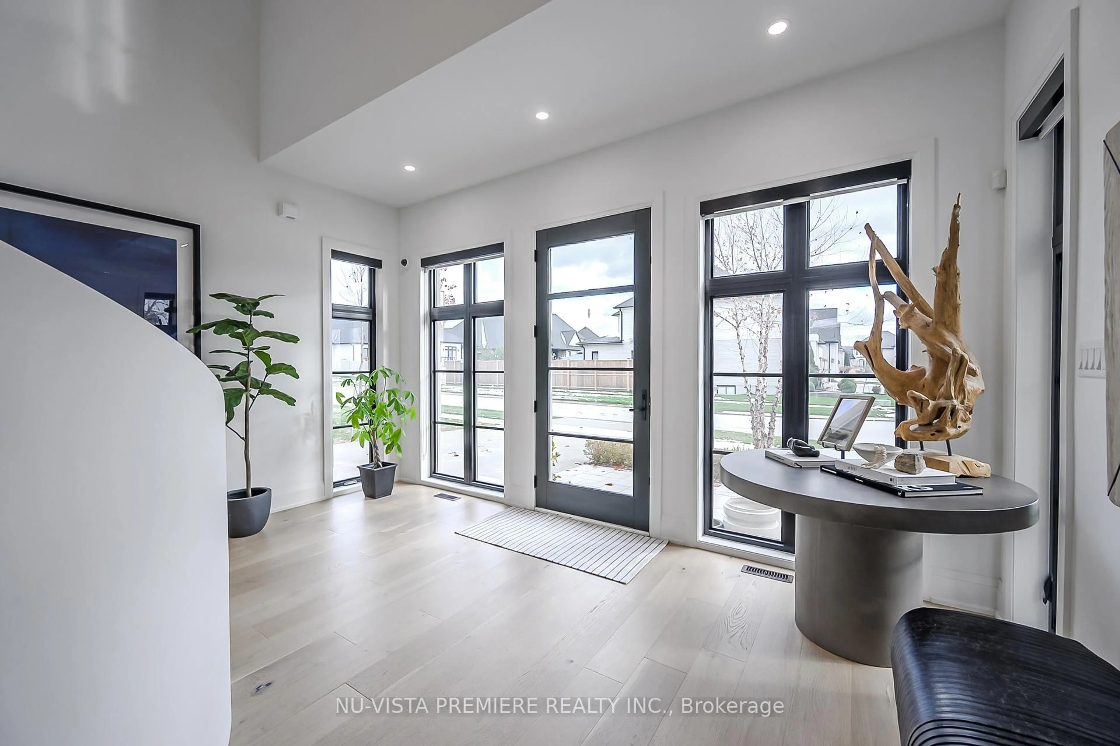 Indoor entryway for 7501 Silvercreek Cres, London South Ontario N6P 0A1