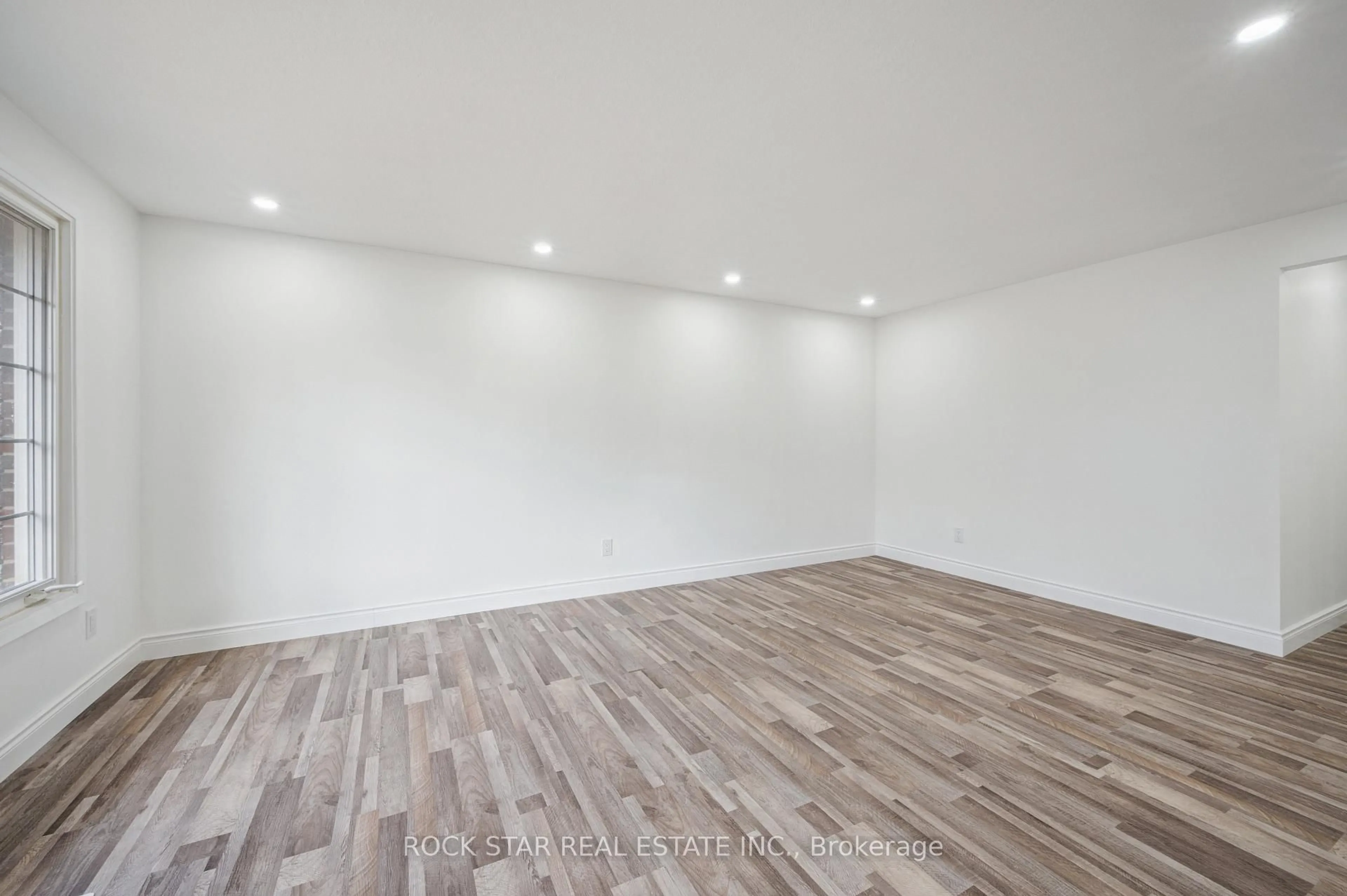 A pic of a room for 118 Selkirk Dr, Kitchener Ontario N2E 1M4