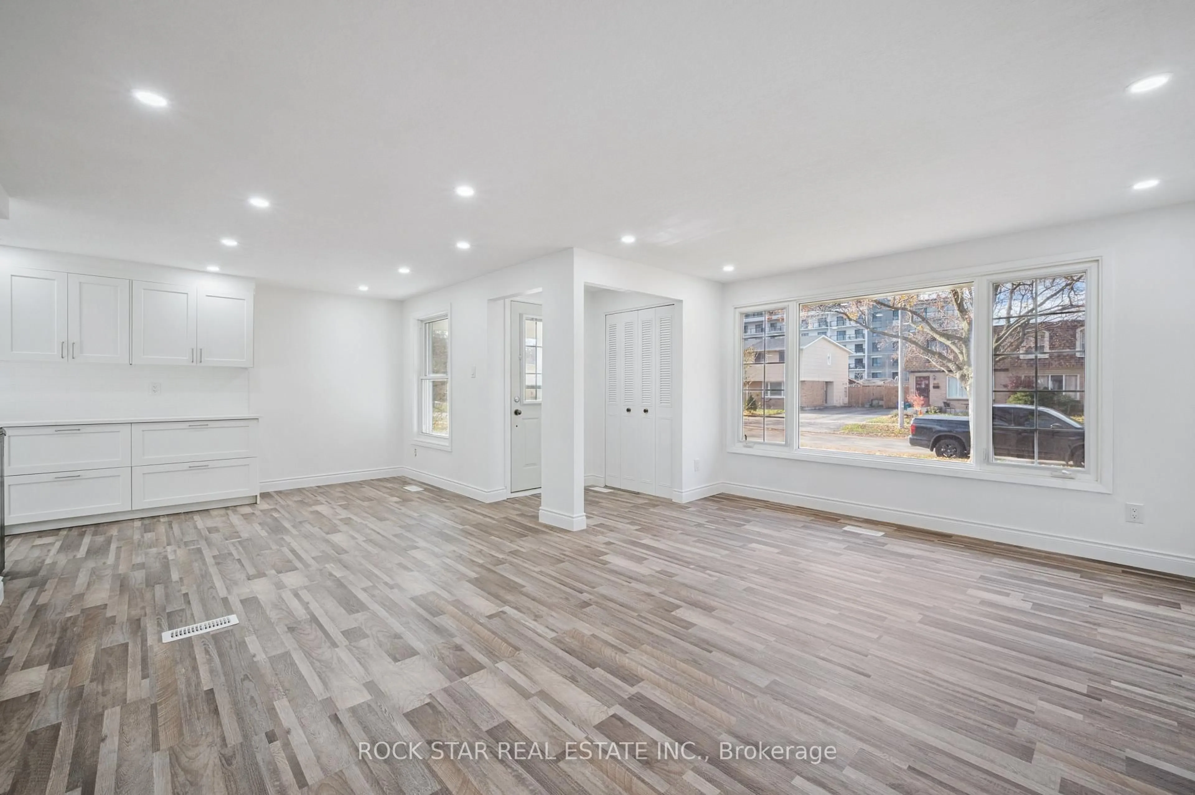 Unknown for 118 Selkirk Dr, Kitchener Ontario N2E 1M4