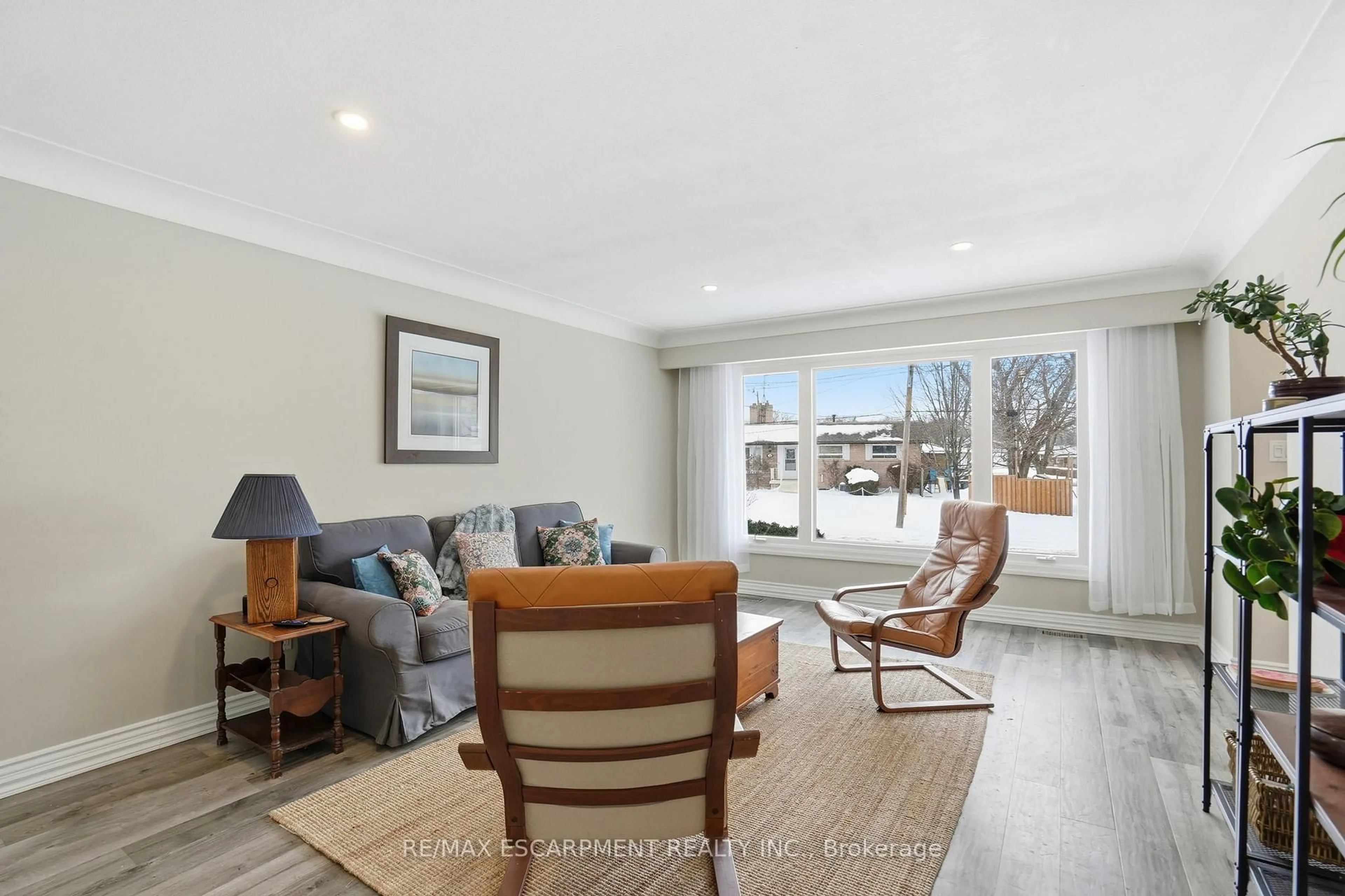 Living room with furniture, wood/laminate floor for 201 Manning Ave, Hamilton Ontario L9A 3G3