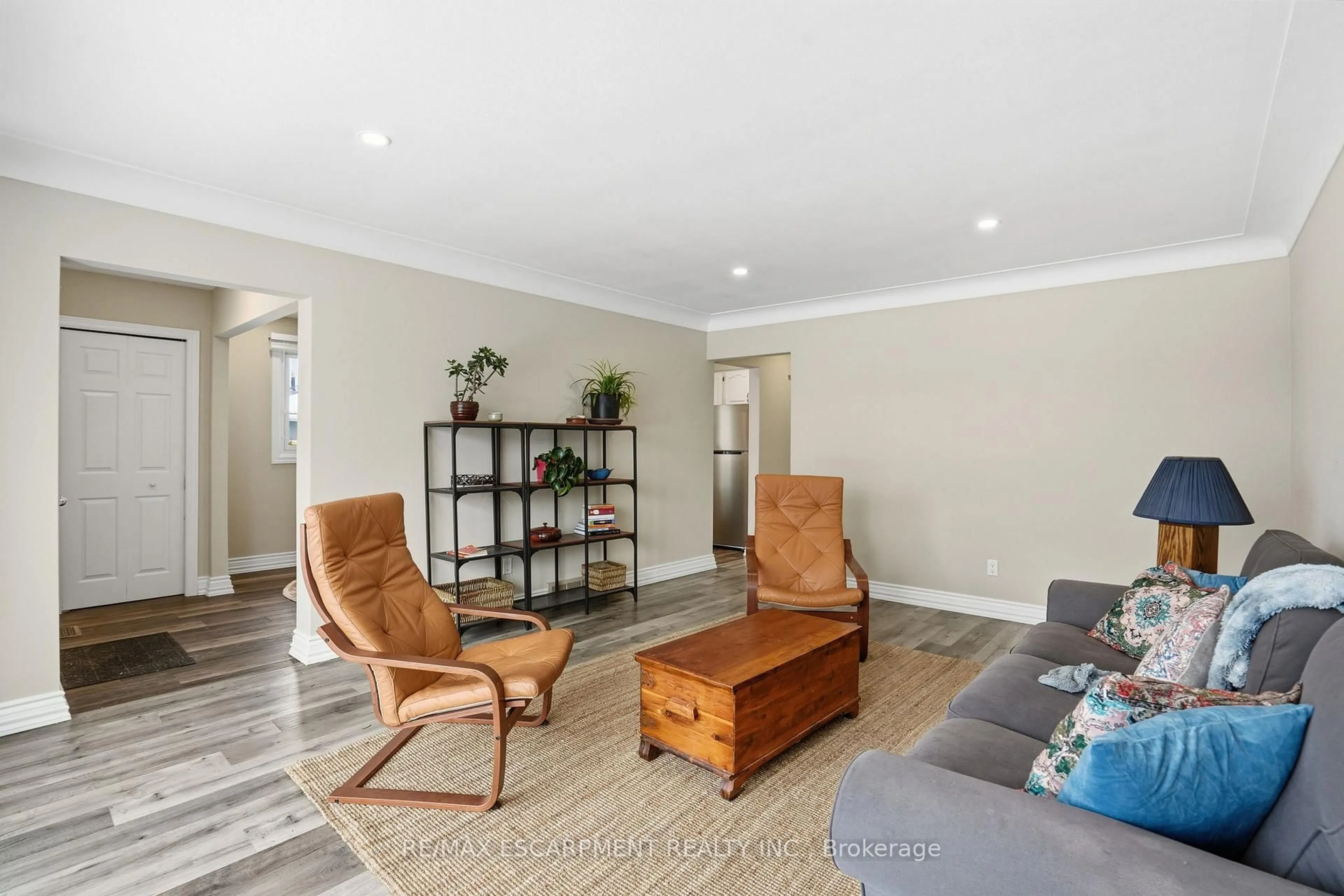 Living room with furniture, wood/laminate floor for 201 Manning Ave, Hamilton Ontario L9A 3G3