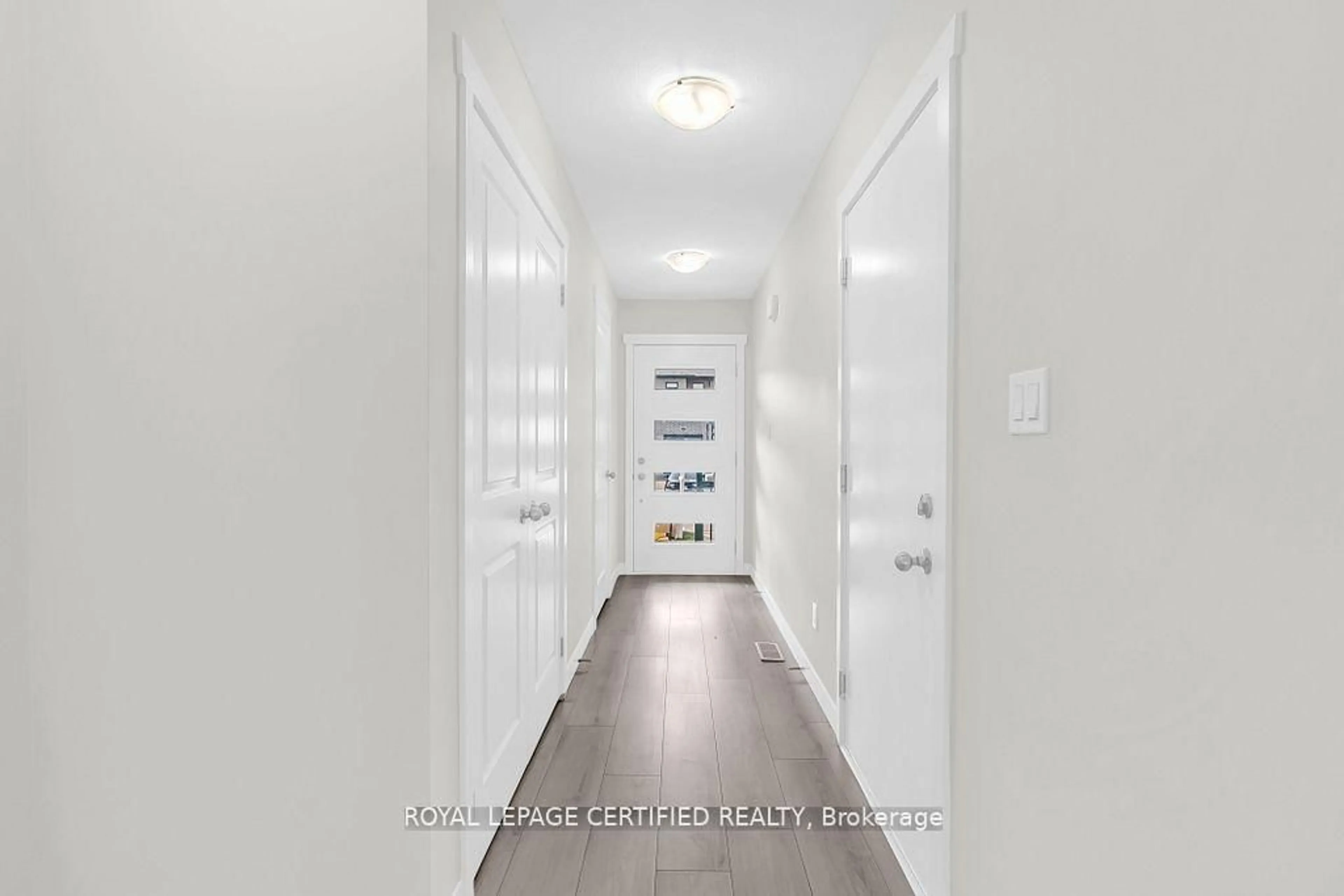Indoor entryway for 34 Wilkinson Ave, Cambridge Ontario N1S 0E2