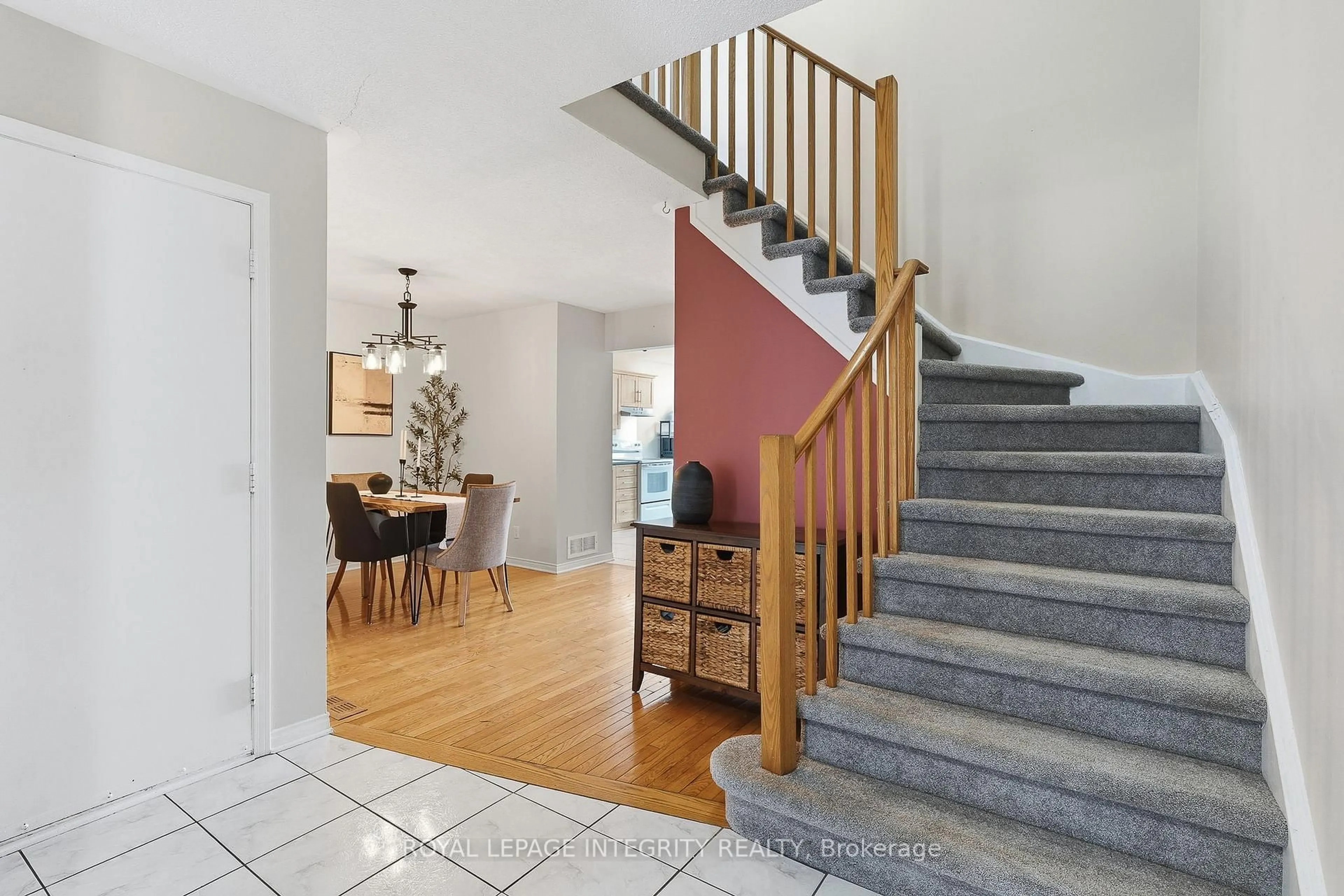 Unknown for 2049 Sunland Dr, Orleans Ontario K4A 3K8