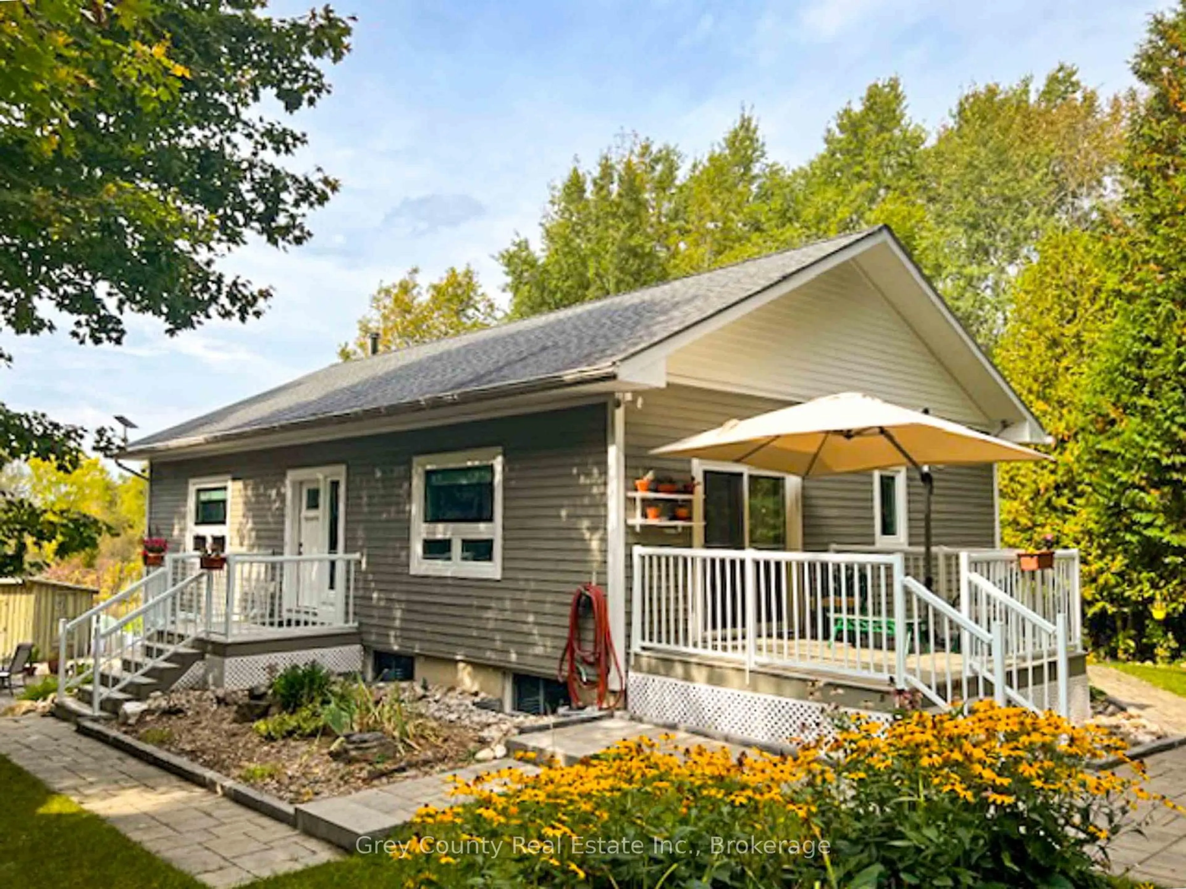 Home with vinyl exterior material, street for 600417 Sideroad 50, Chatsworth Ontario N0H 1C0