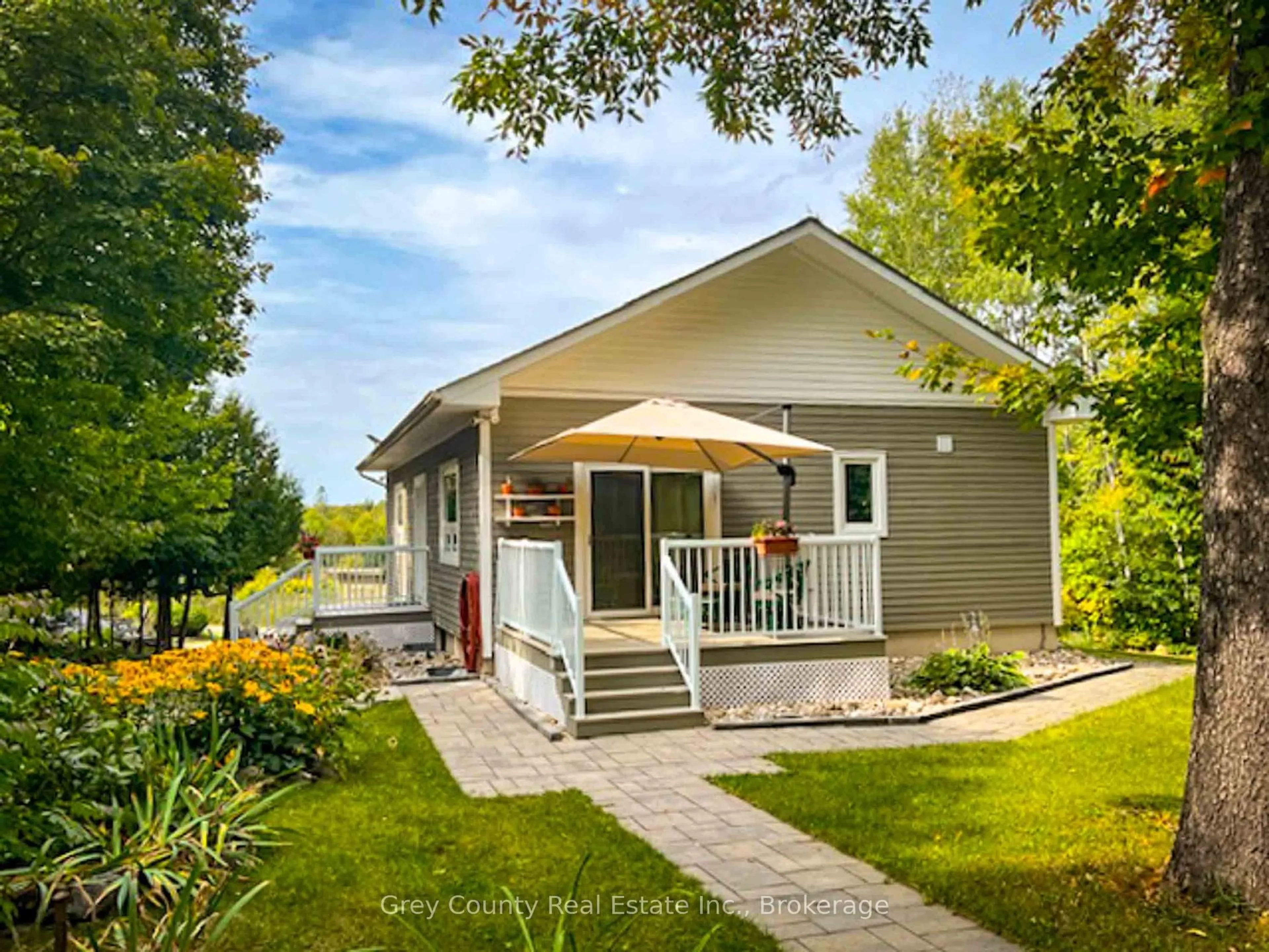 Home with vinyl exterior material, street for 600417 Sideroad 50, Chatsworth Ontario N0H 1C0