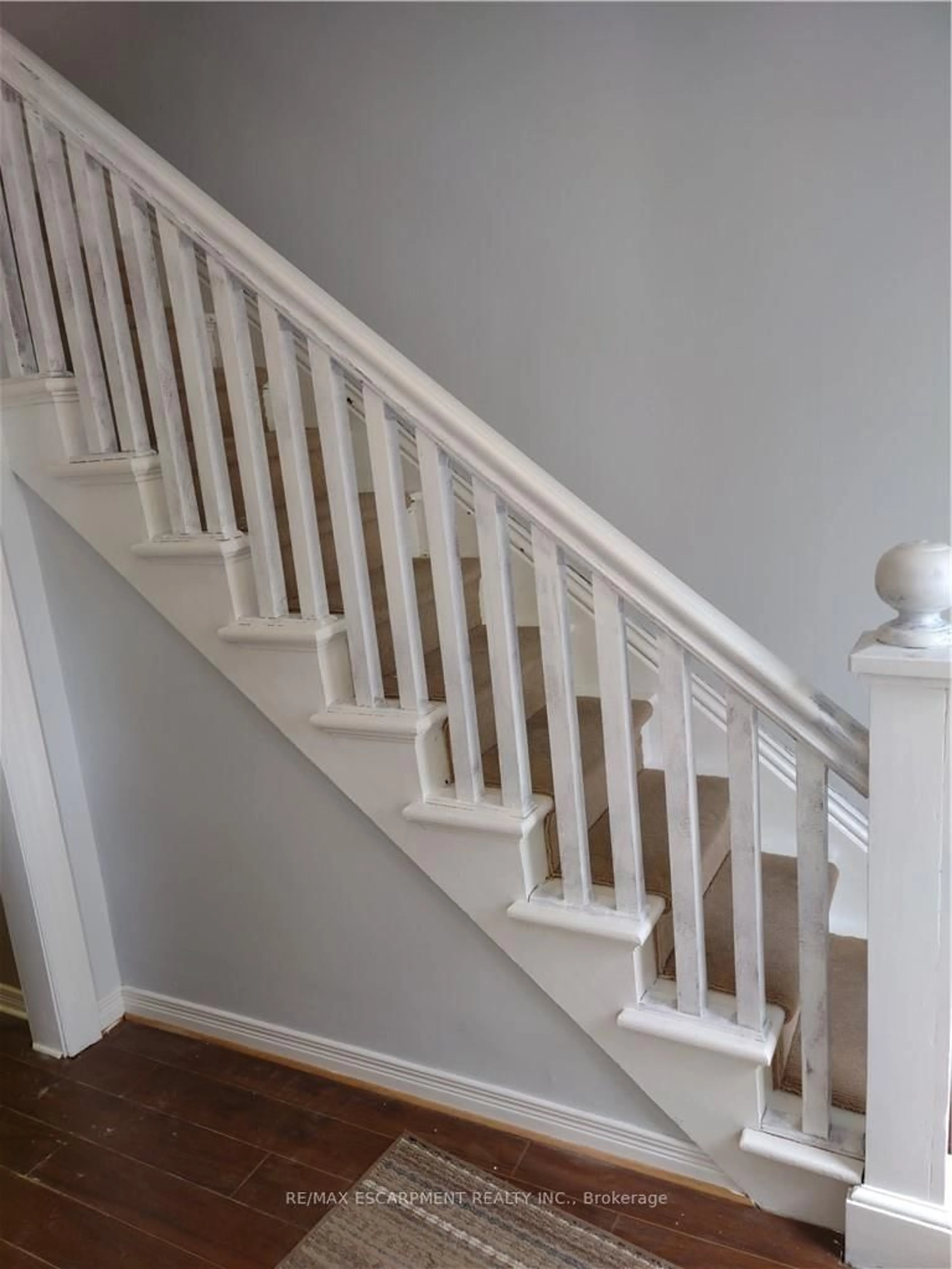 Stairs for 82 Sussex St, Hamilton Ontario L8S 2E3