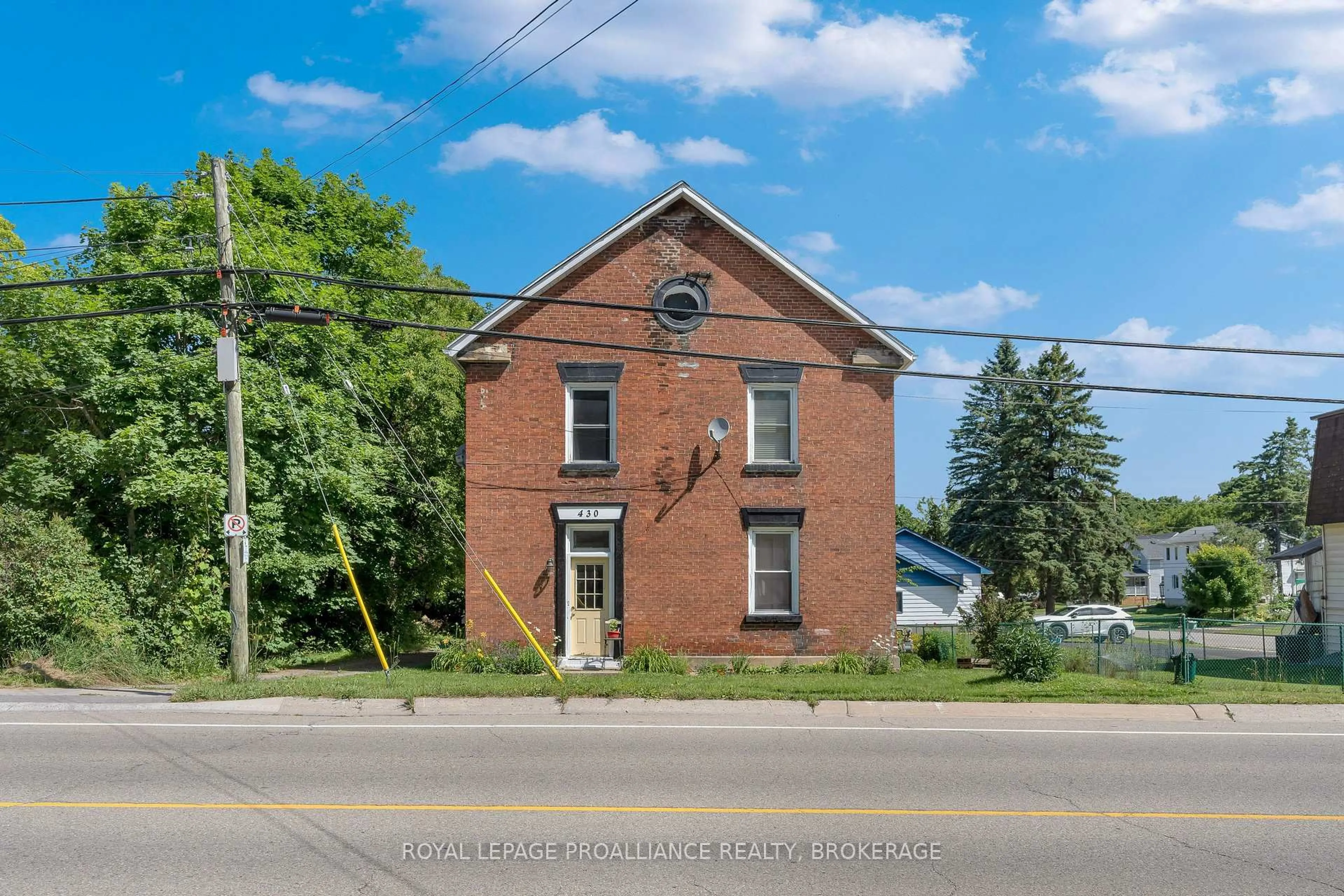 Home with brick exterior material, building for 430 KING St, Gananoque Ontario K7G 2G9
