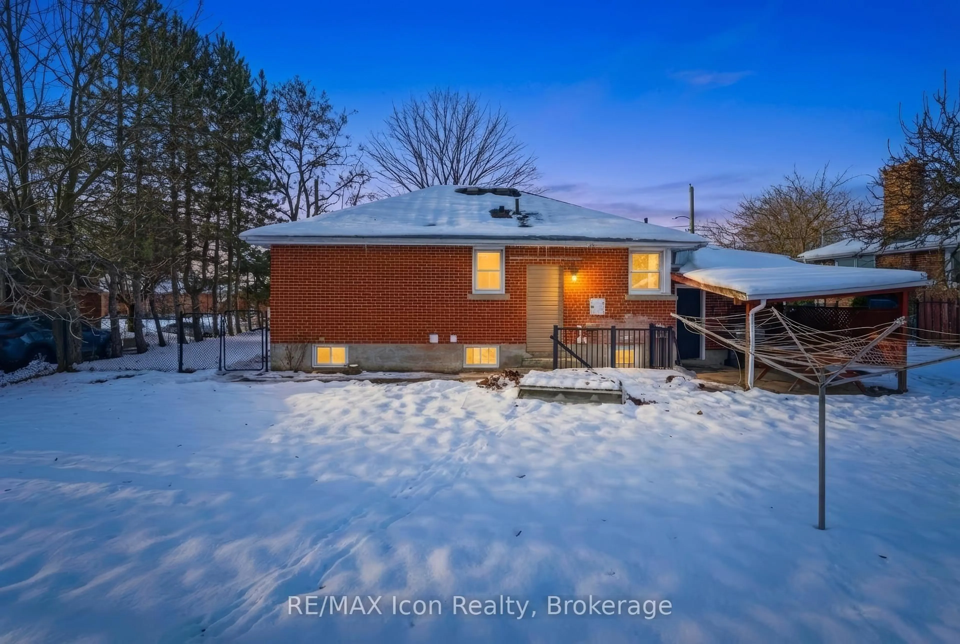 A pic from outside/outdoor area/front of a property/back of a property/a pic from drone, unknown for 13 Ridgewood Ave, Guelph Ontario N1H 6C3