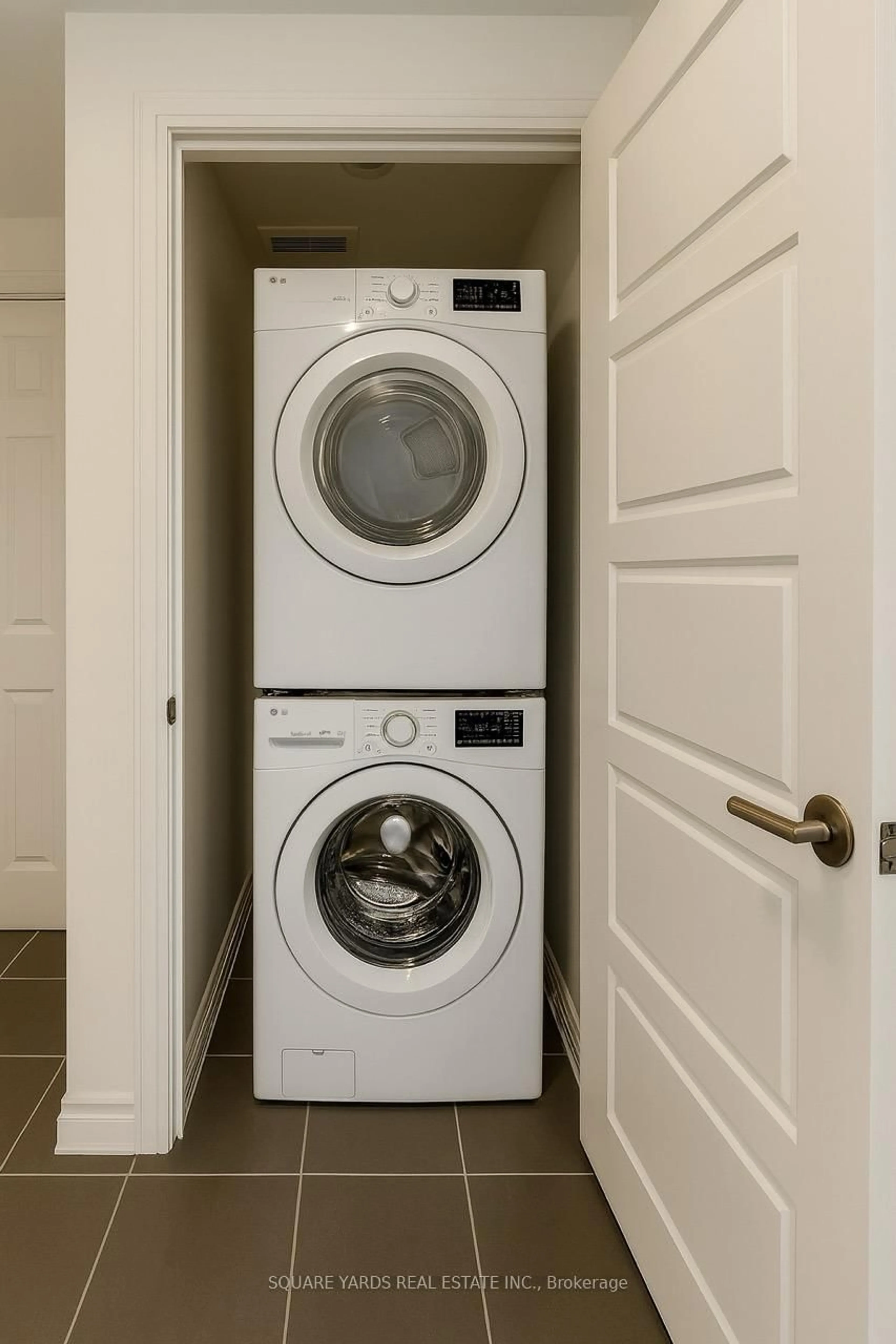 Laundry room for 11 Kensington Rd, Haldimand Ontario N3W 0K2