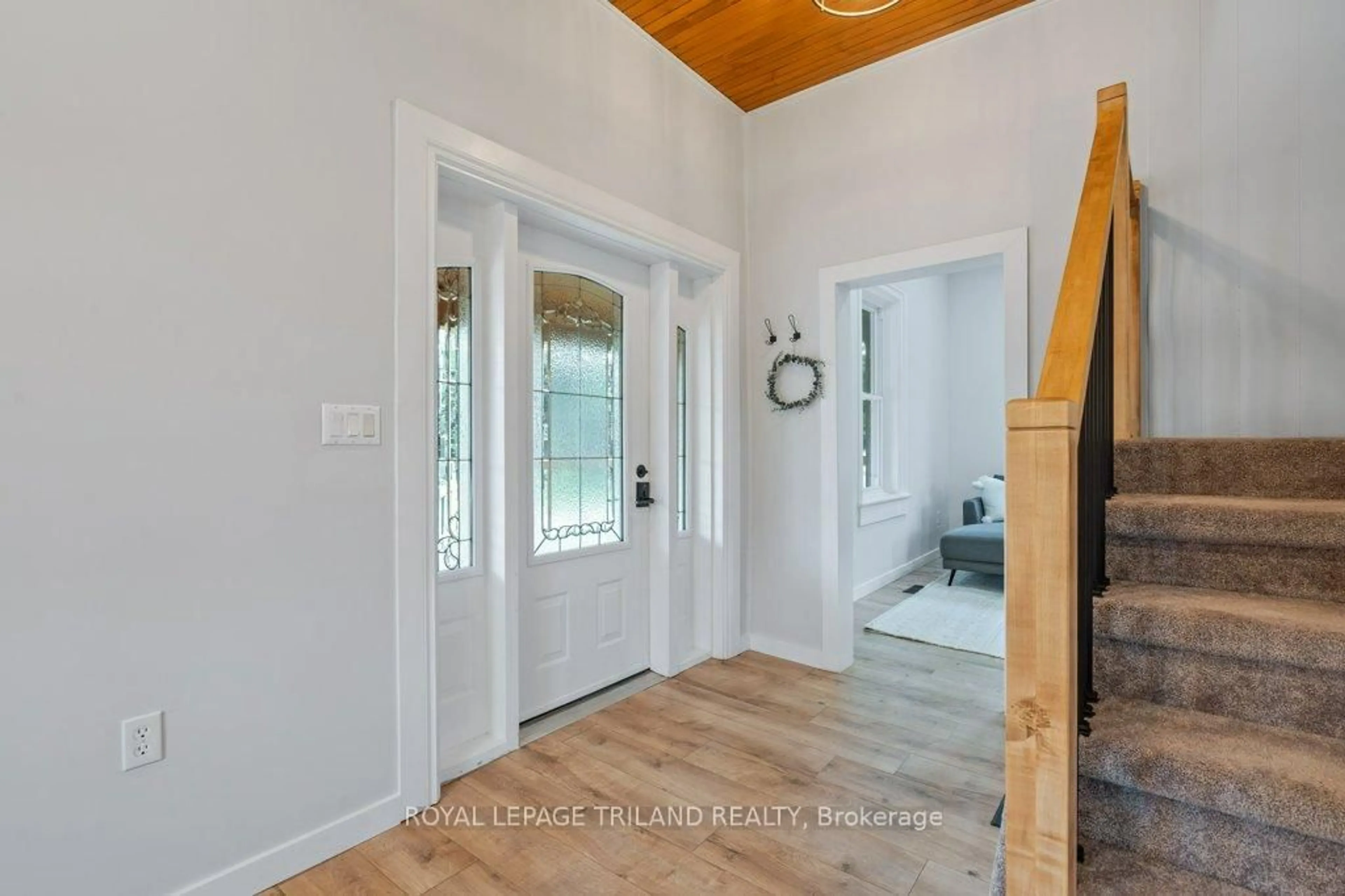 Indoor entryway for 191 Catherine St, North Middlesex Ontario N0M 2K0