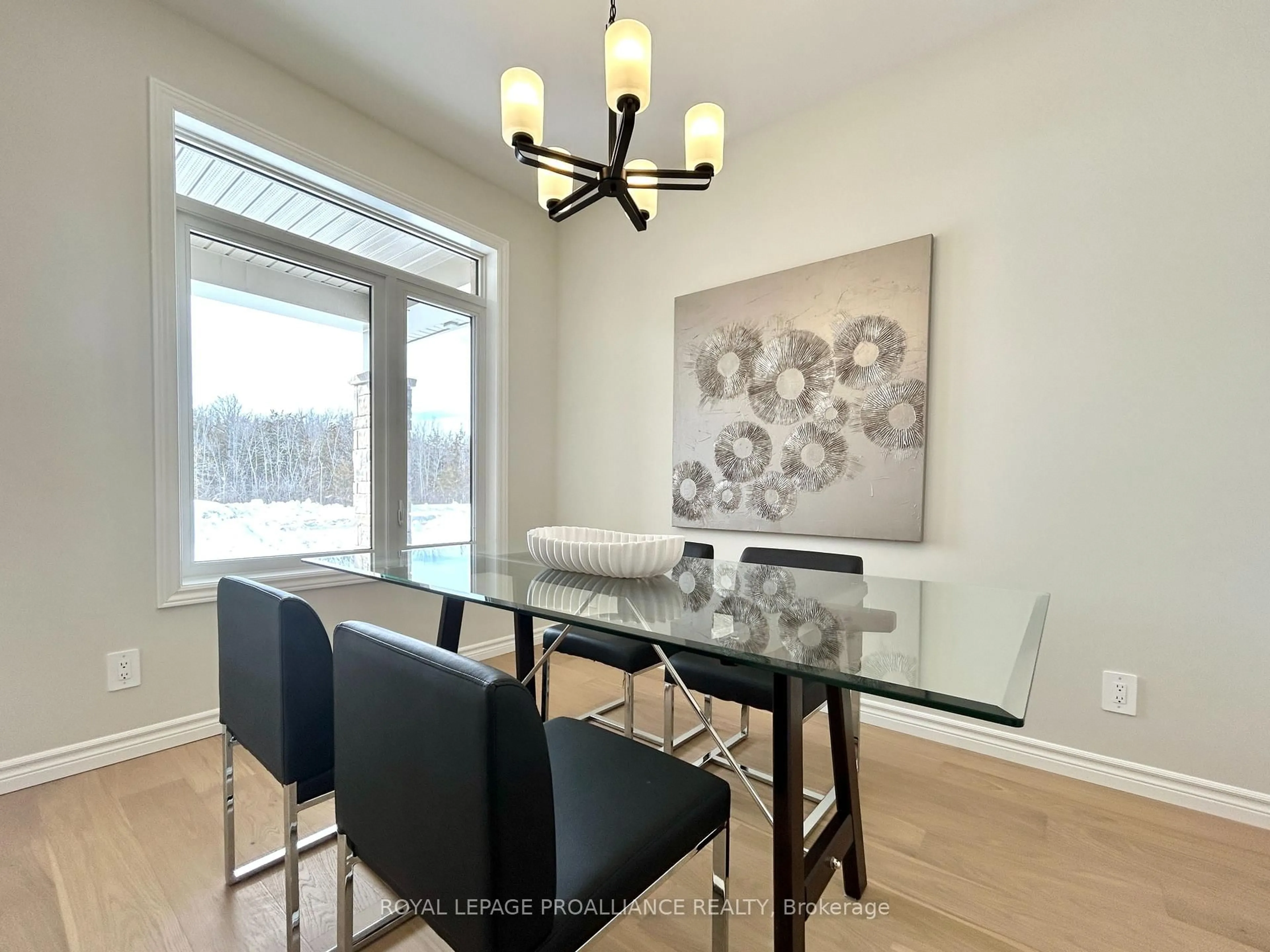Dining room, wood/laminate floor for 132 Stonecrest Blvd, Quinte West Ontario K8R 0B4