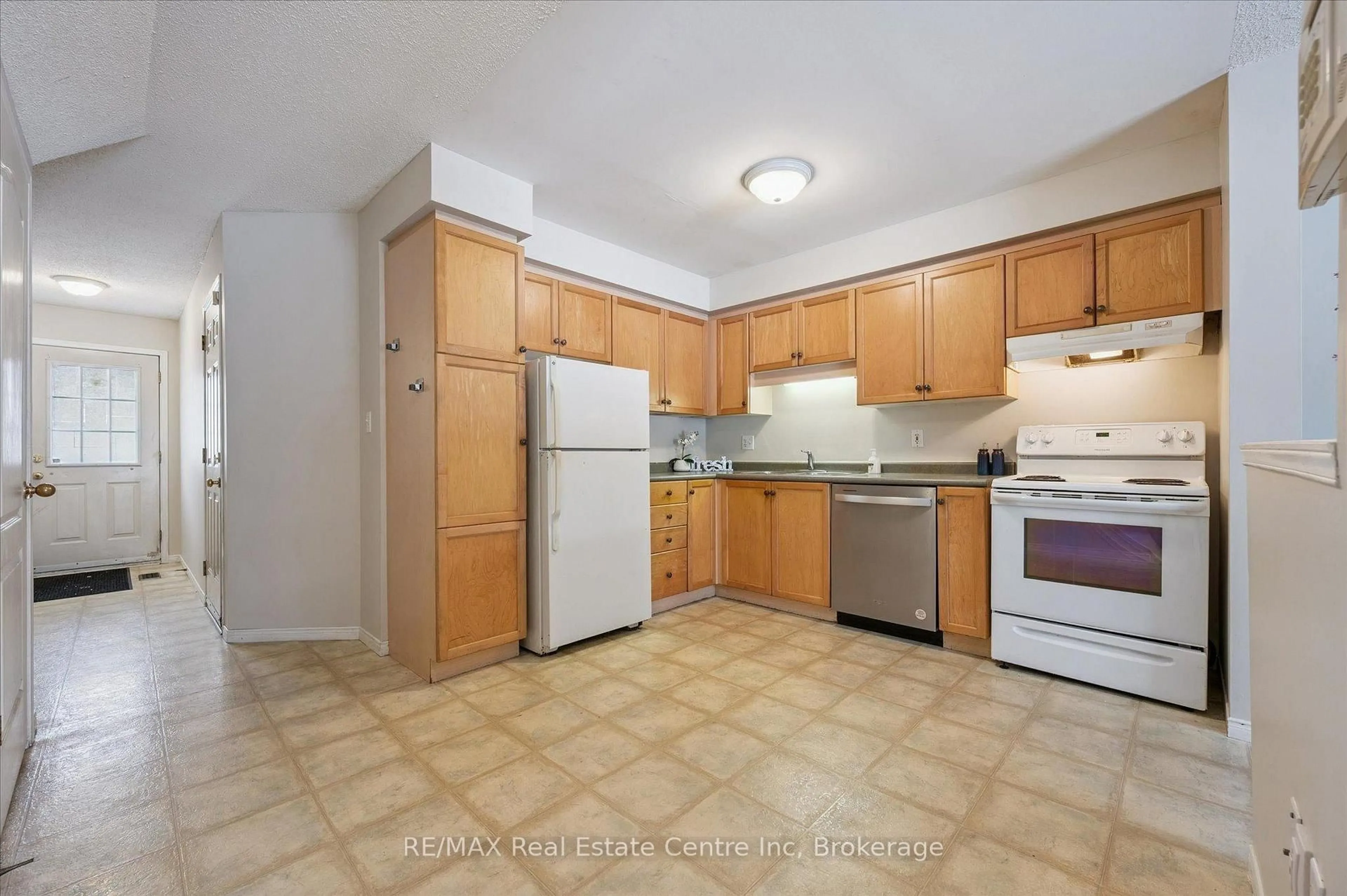 Standard kitchen, unknown for 30 IMPERIAL Rd #106, Guelph Ontario N1K 1Y1