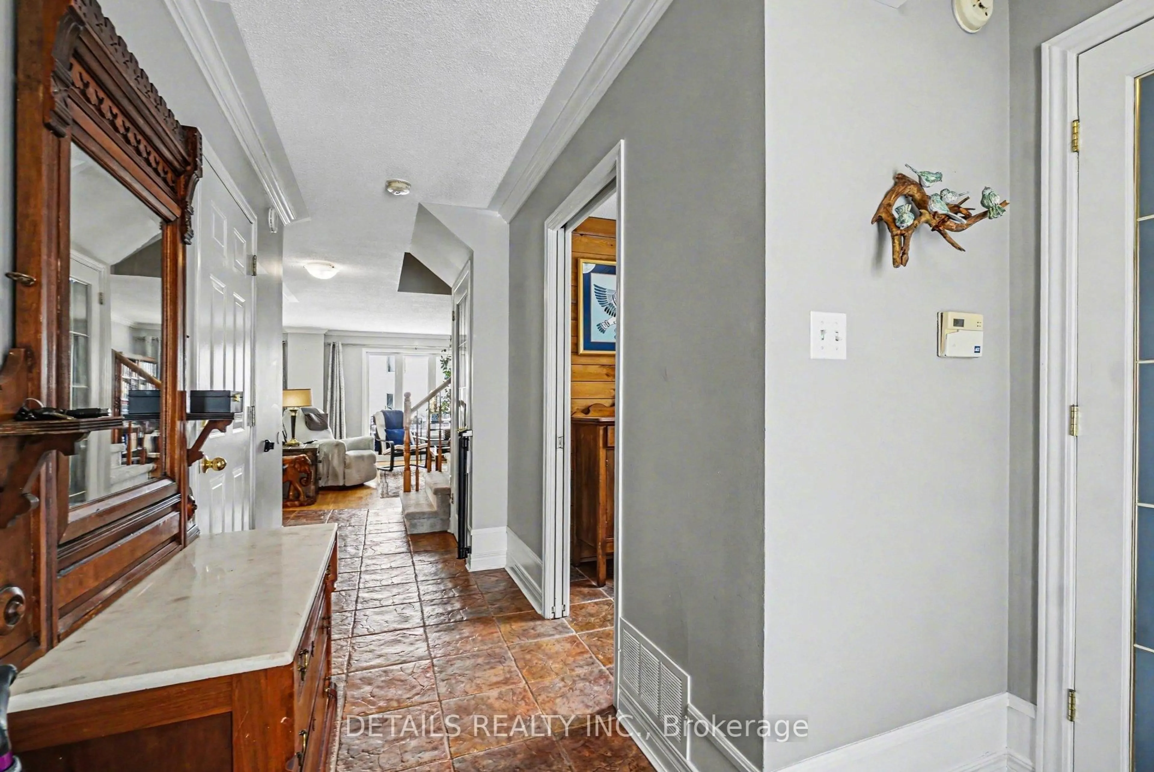 Indoor entryway for 212 Sandra Cres, Clarence-Rockland Ontario K4K 1R9