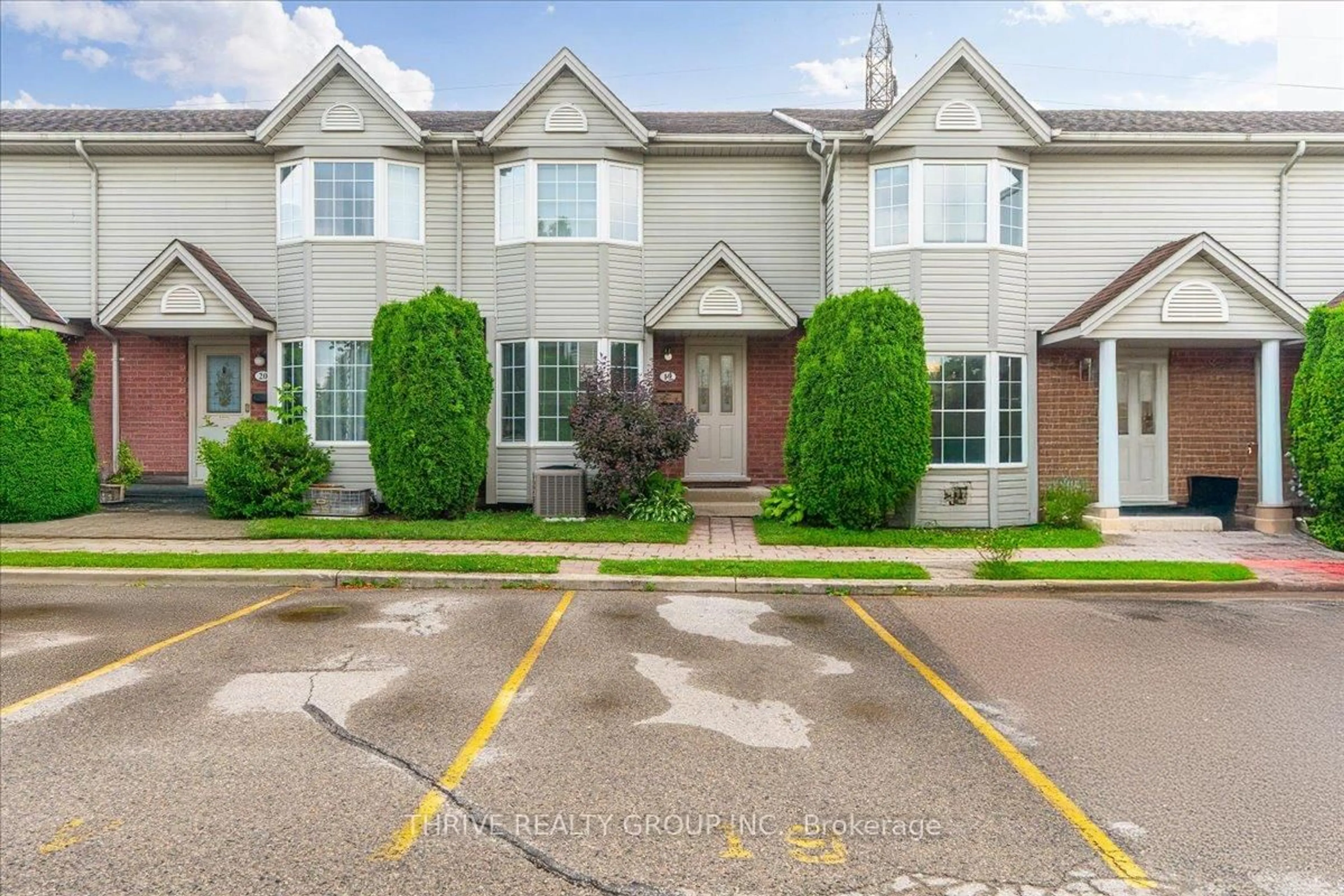 A pic from outside/outdoor area/front of a property/back of a property/a pic from drone, street for 101 Brookside St #19, London South Ontario N5Z 5C9