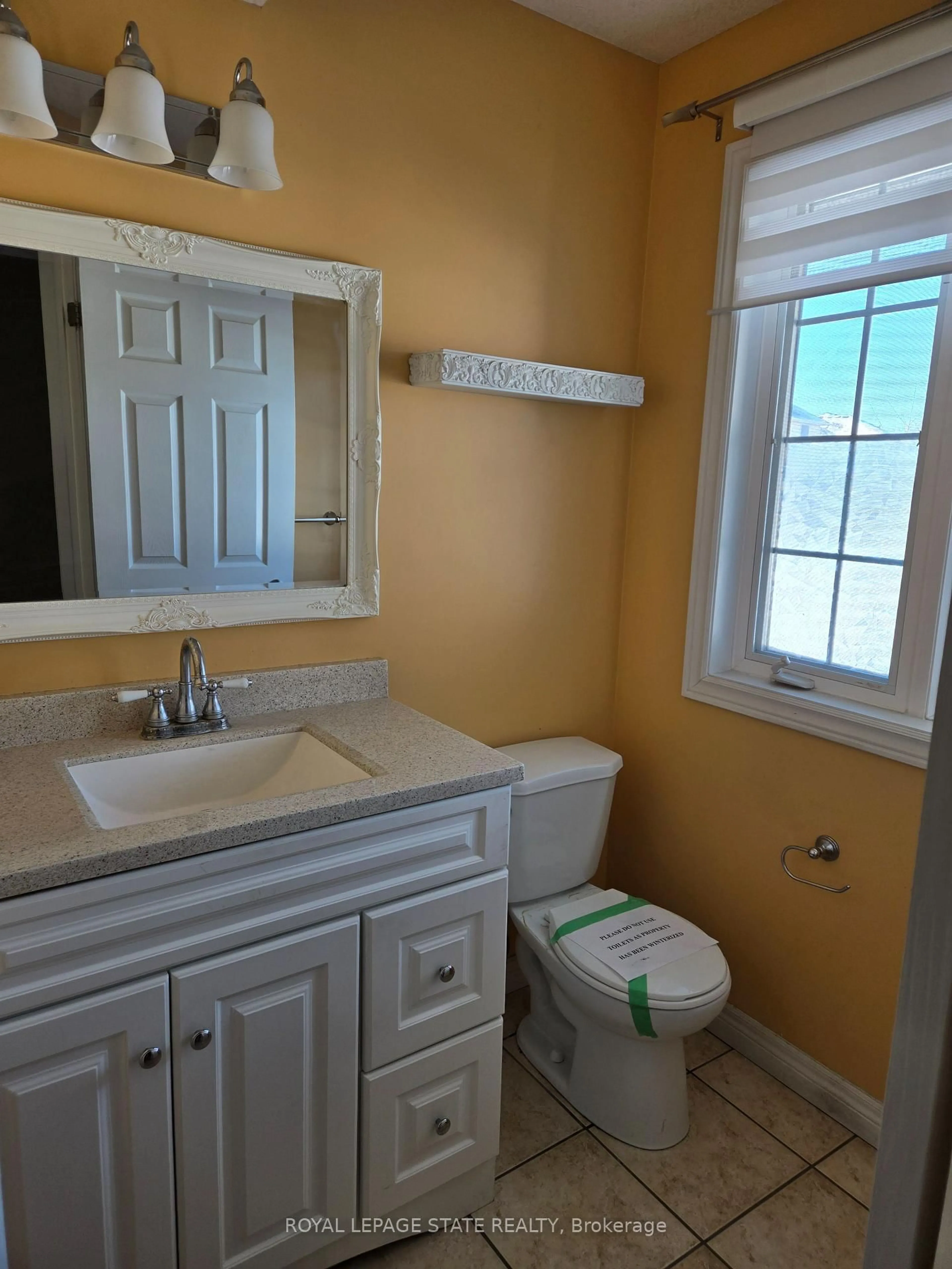 Standard bathroom, ceramic/tile floor for 168 Whittaker Cres, Waterloo Ontario N1T 1Y8