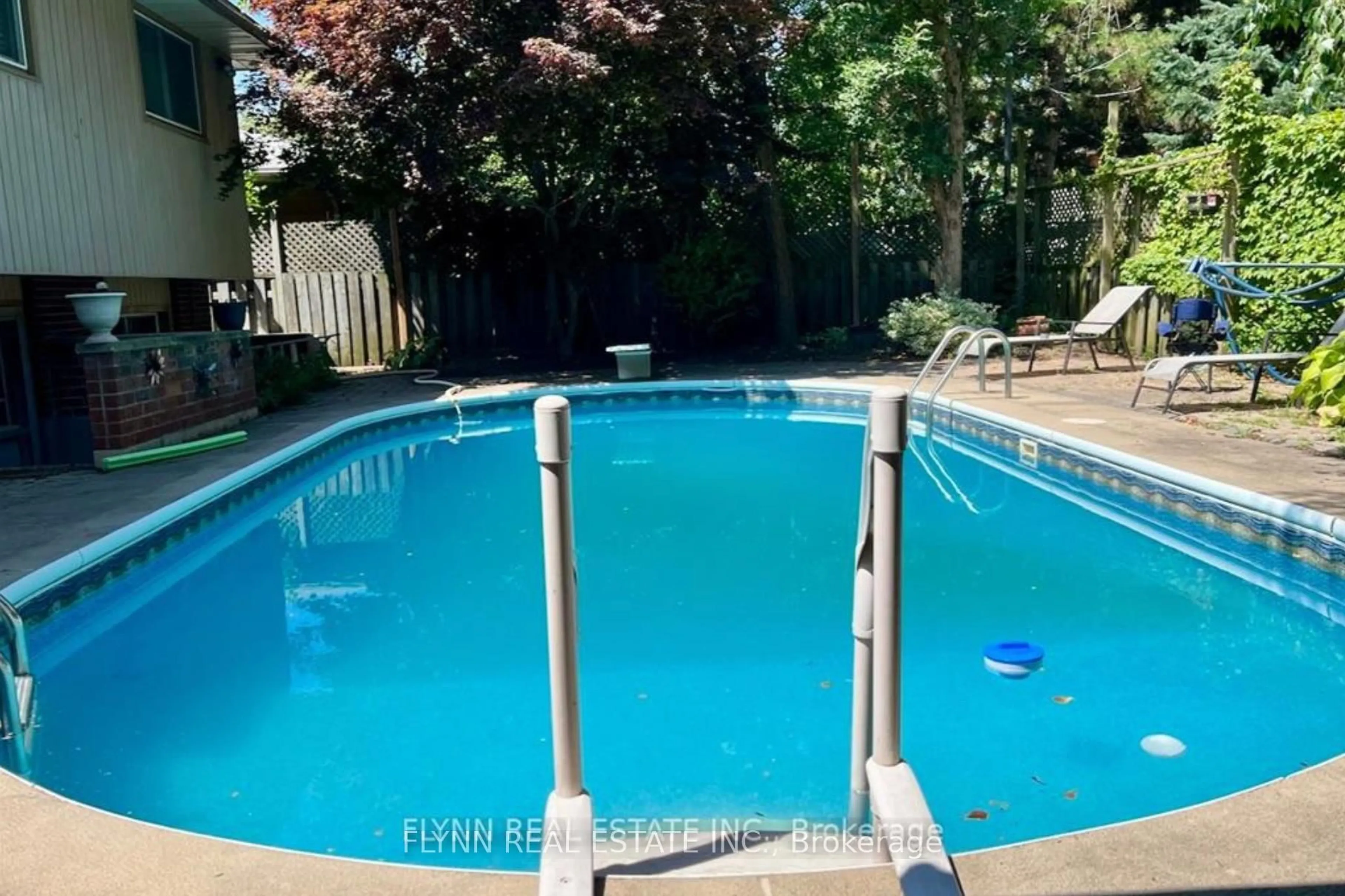 Pool for 6707 CRAWFORD St, Niagara Falls Ontario L2E 5Z3