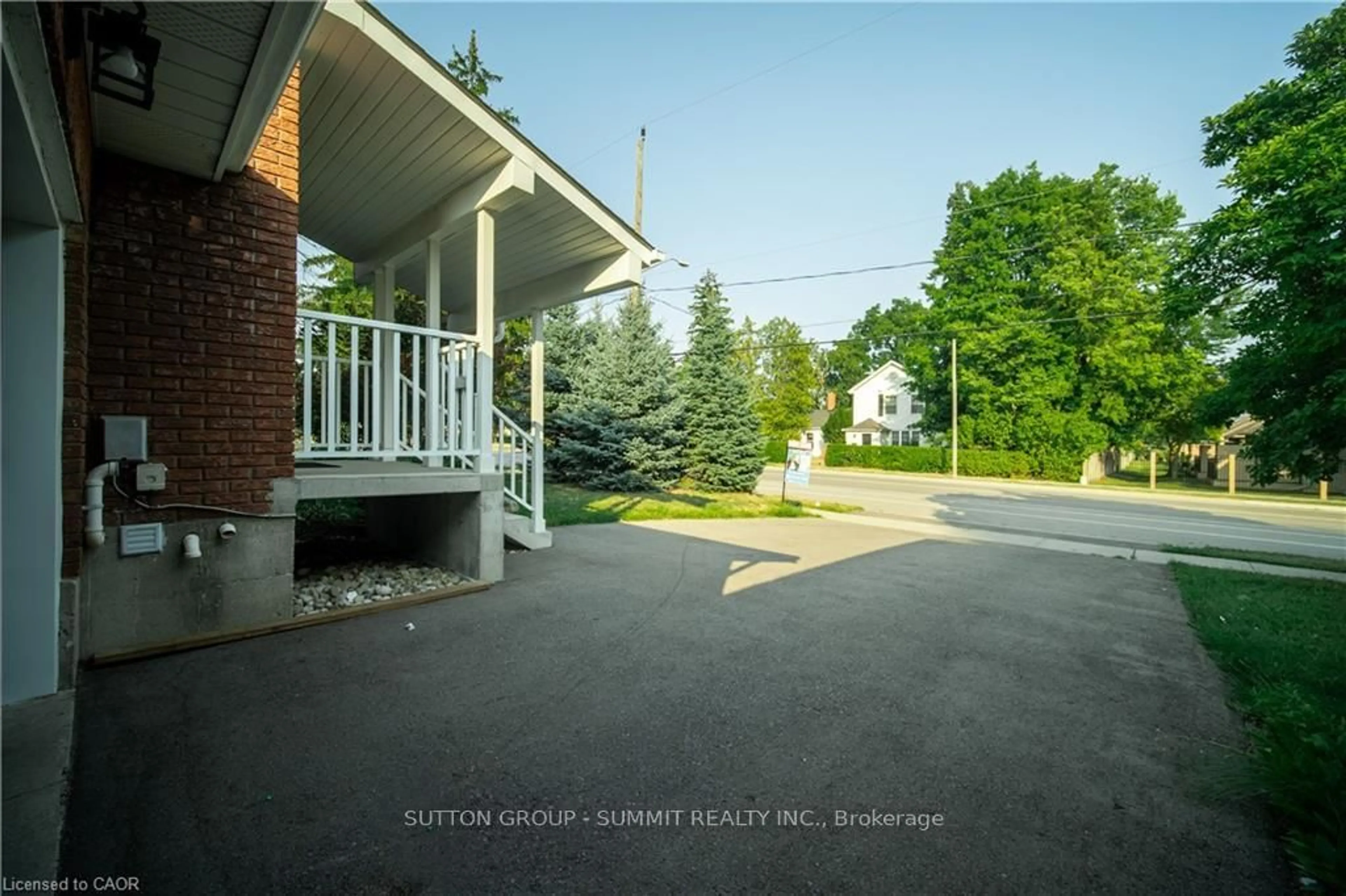 Patio, street for 100 North Park St, Brantford Ontario N3R 4K1