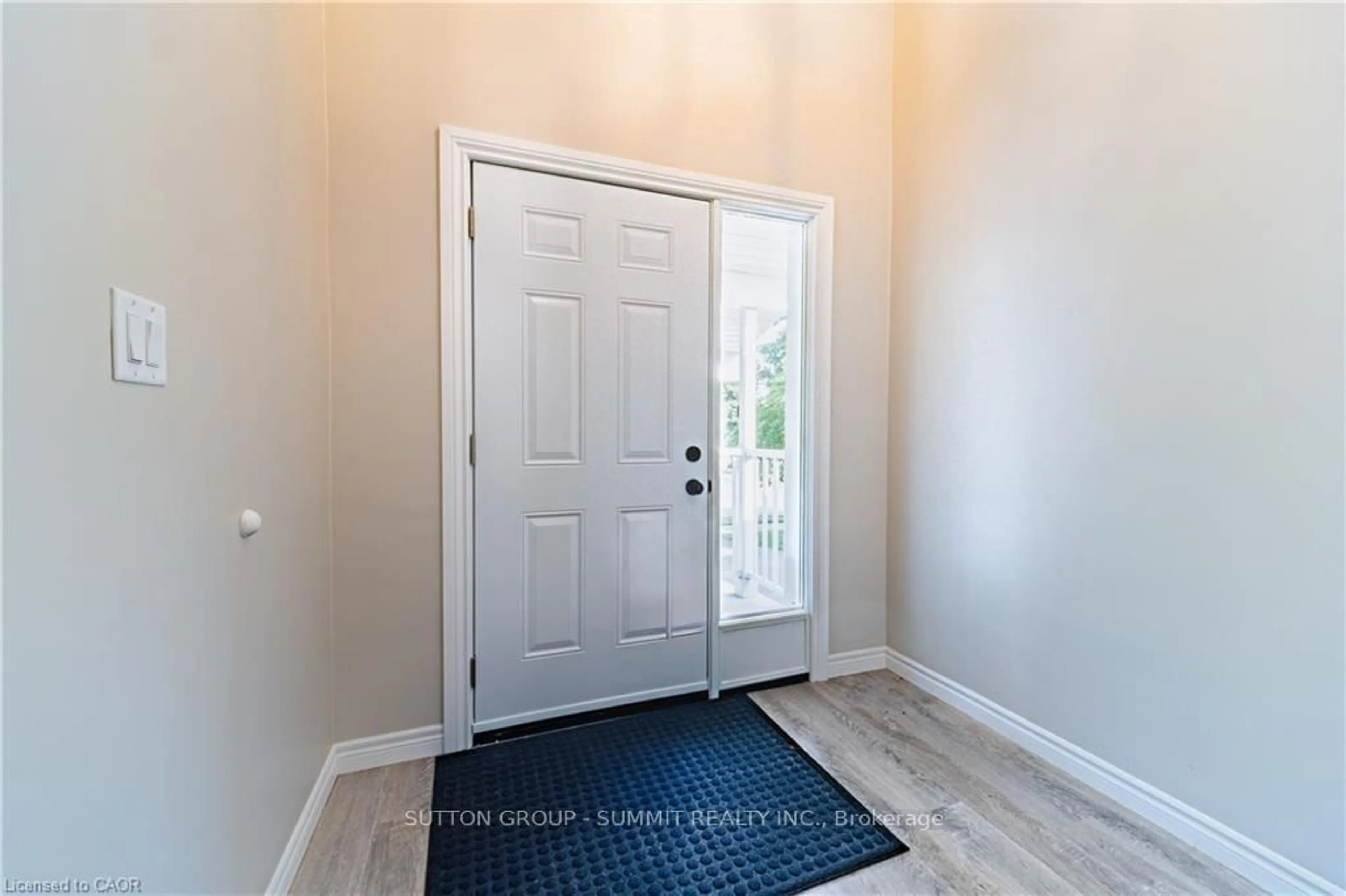 Indoor entryway for 100 North Park St, Brantford Ontario N3R 4K1
