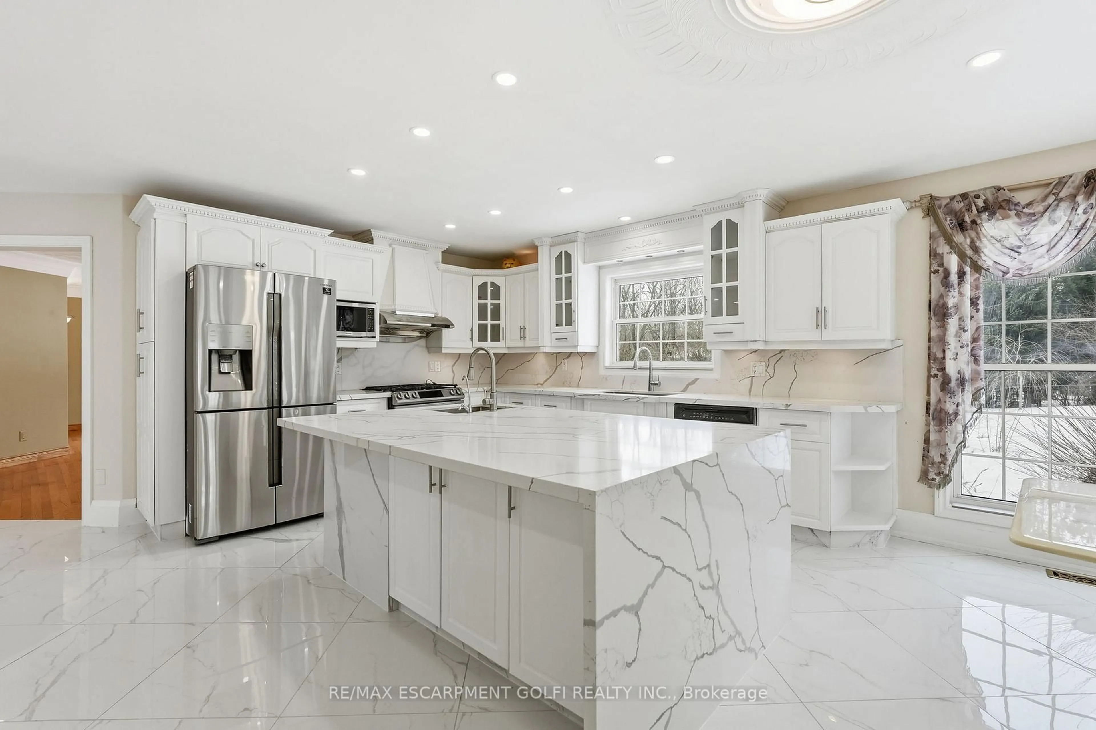 Contemporary kitchen, ceramic/tile floor for 15 Royal York Crt, Brant Ontario N0E 1N0